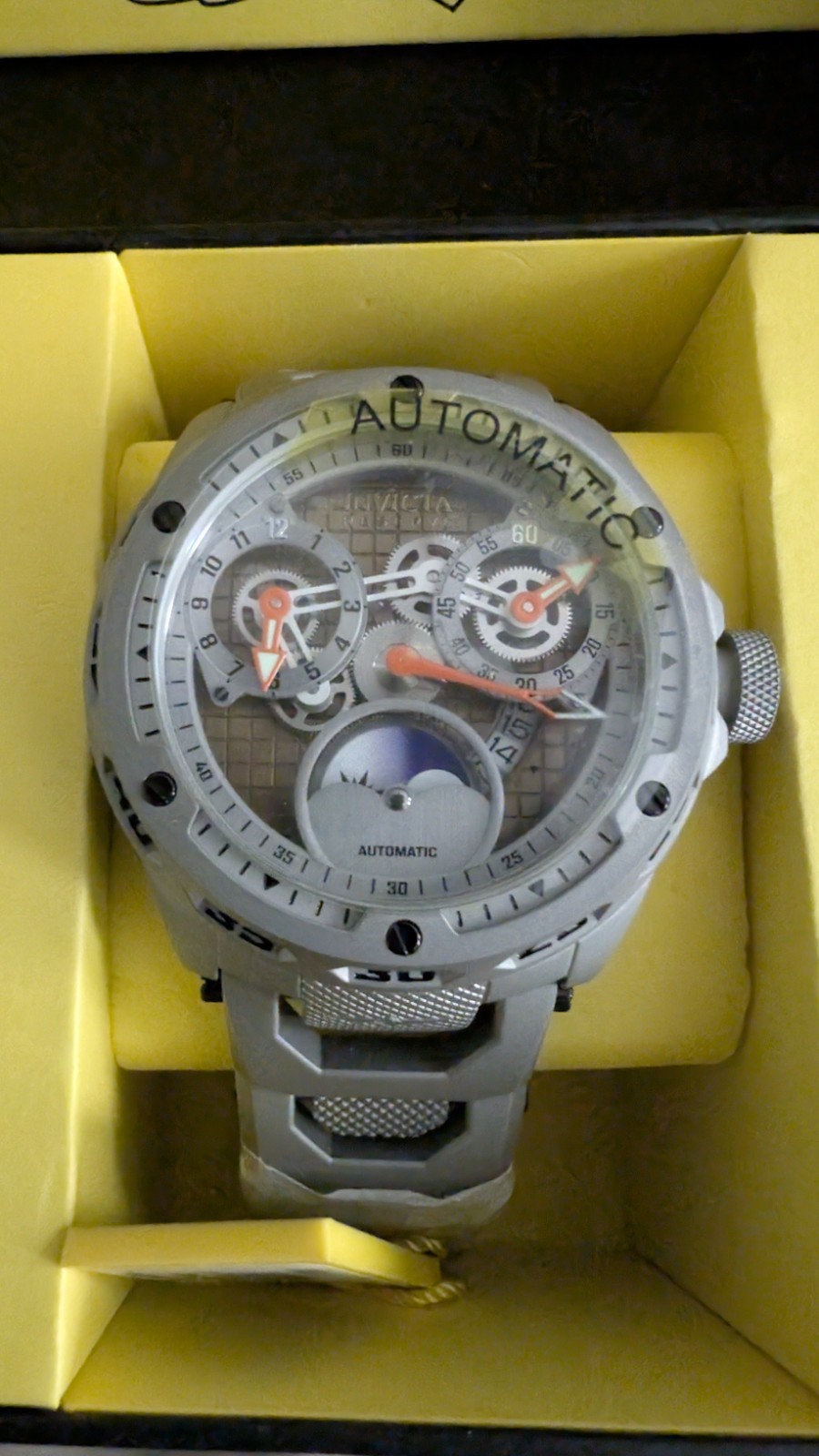 Invicta Automatic Men\'s Sport Watch Gray Dial Rubber Strap Date w/ Box Invicta Automatic Men\'s Sport Watch Gray Dial Rubber Strap Date w/ Box