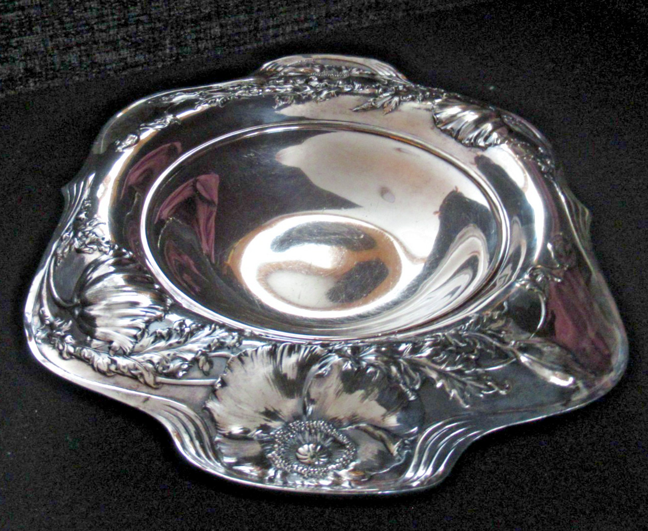 Antique James W. Tufts Silver Plate Guaranteed #4379 Footed Bowl 9.5\ Antique James W. Tufts Silver Plate Guaranteed #4379 Footed Bowl 9.5\