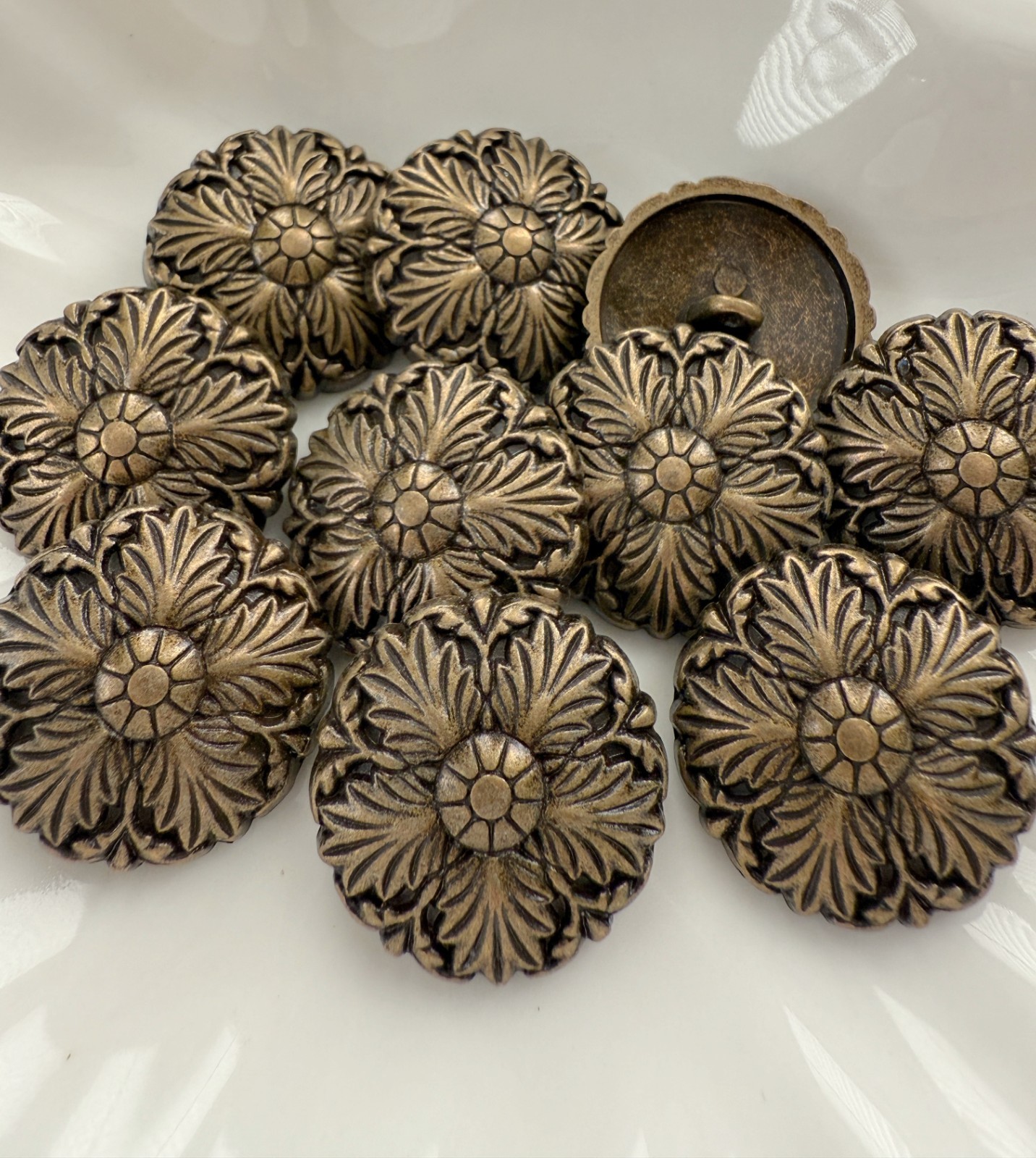 10PC Antiqued Bronze Leave Floral Metal Buttons with Shank 23mm 7/8 Inch