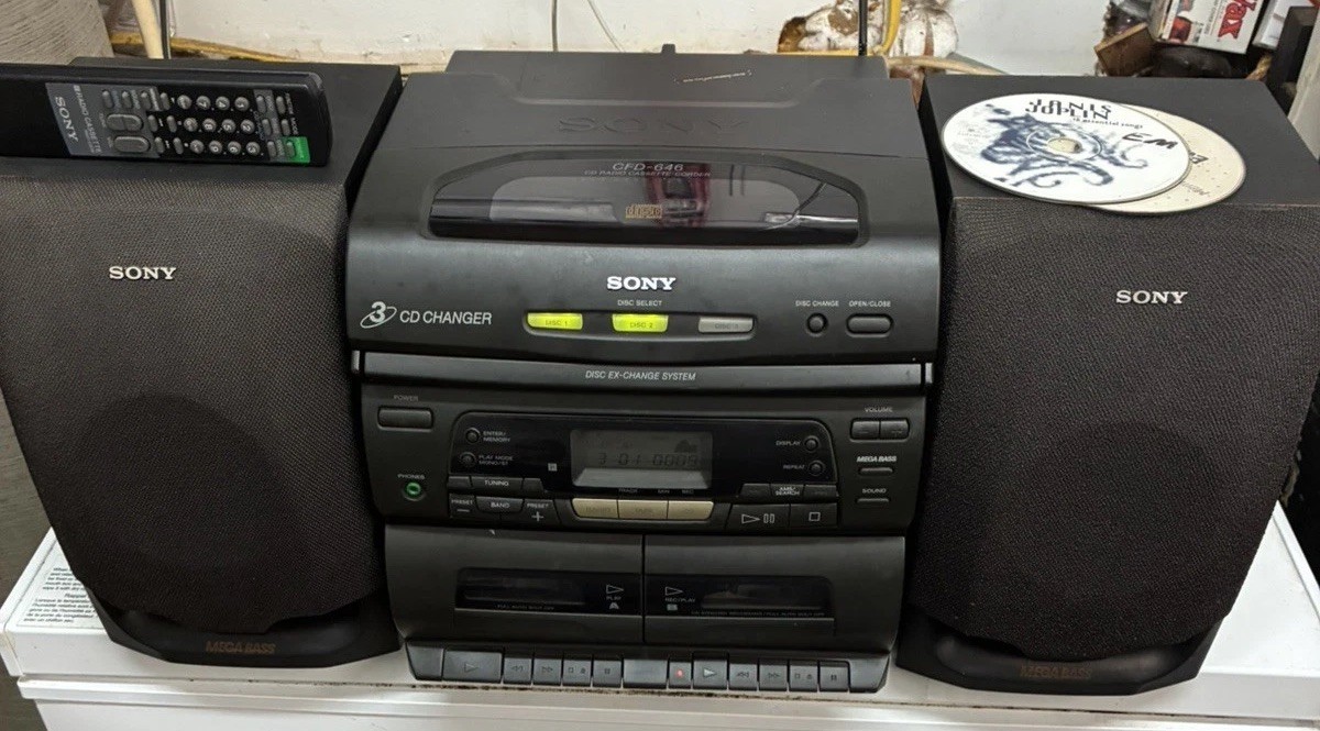 Sony CFD-646 -Radio, Cassette, 3 CD Changer - Remote - TESTED -EVERYTHING WORKS Sony CFD-646 -Radio, Cassette, 3 CD Changer - Remote - TESTED -EVERYTHING WORKS