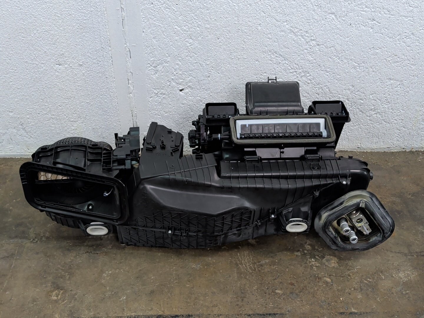 2015-2023 MERCEDES C300 W205 SEDAN HVAC HEATER BLOWER EVAPORATOR BOX HOUSING OEM 2015-2023 MERCEDES C300 W205 SEDAN HVAC HEATER BLOWER EVAPORATOR BOX HOUSING OEM