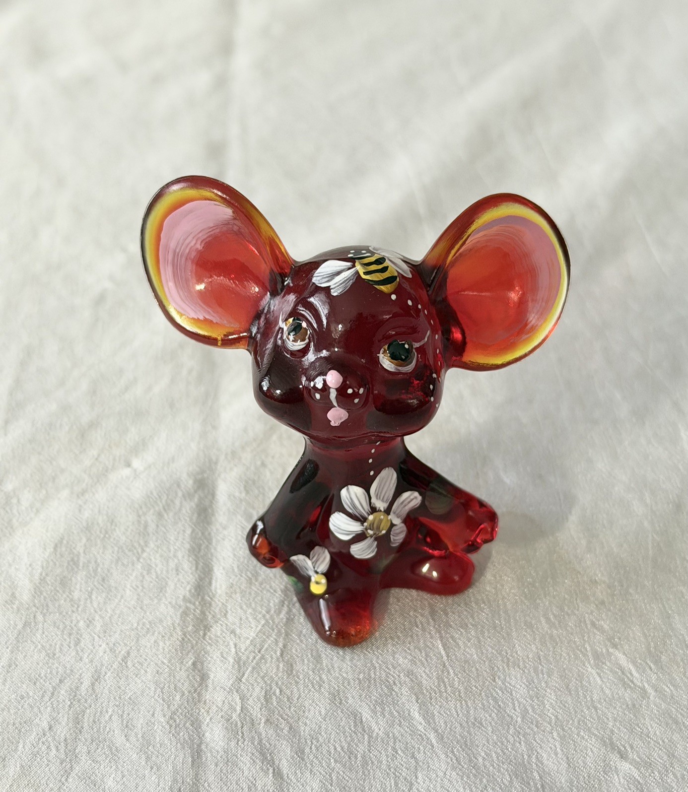 Vtg Fenton Art Glass Amberina Ruby Red Mouse Hand Painted Bumblebee Bee Figurine