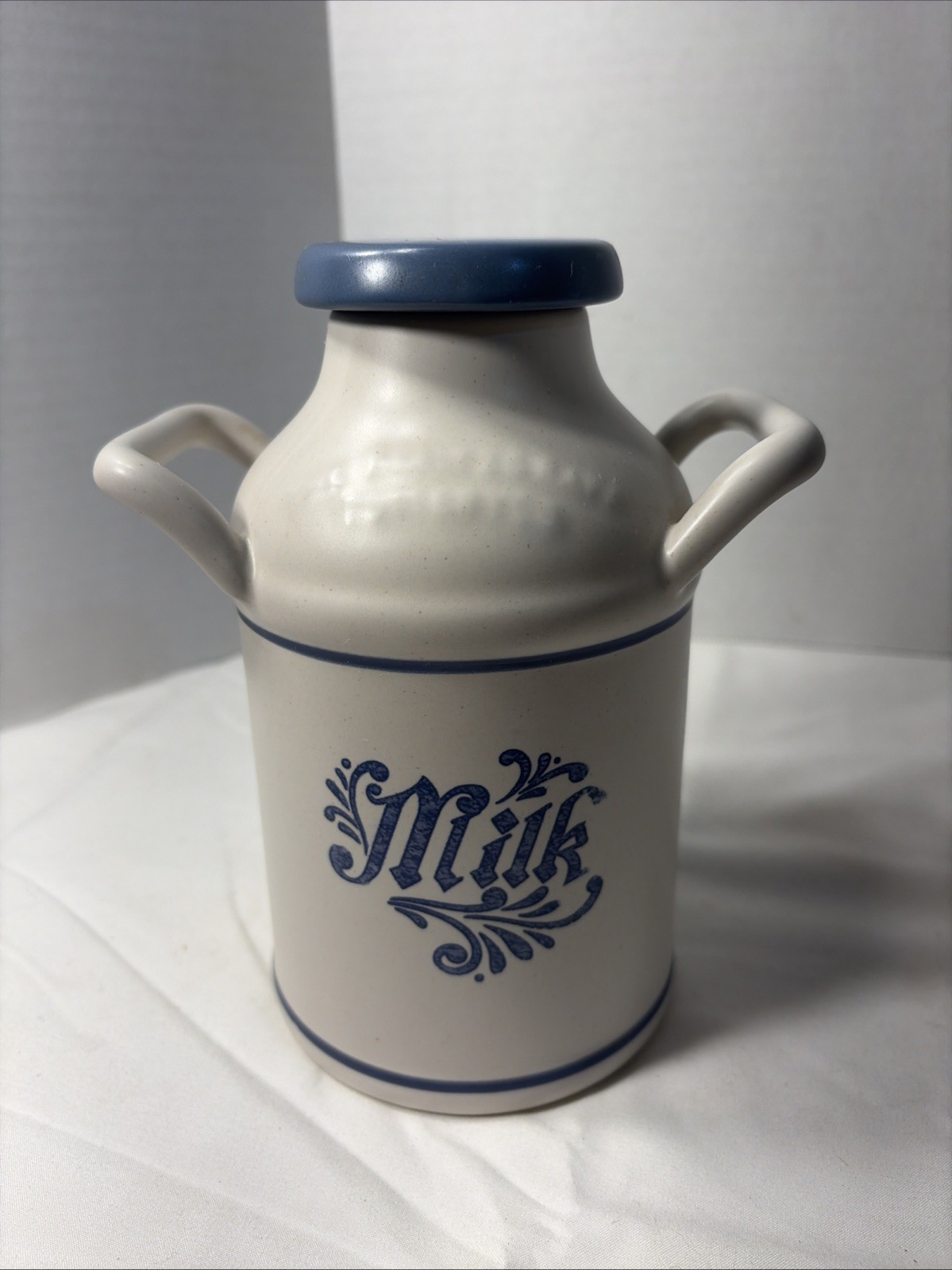 Pfaltzgraff Yorktowne Rare Milk Can Pfaltzgraff Yorktowne Rare Milk Can