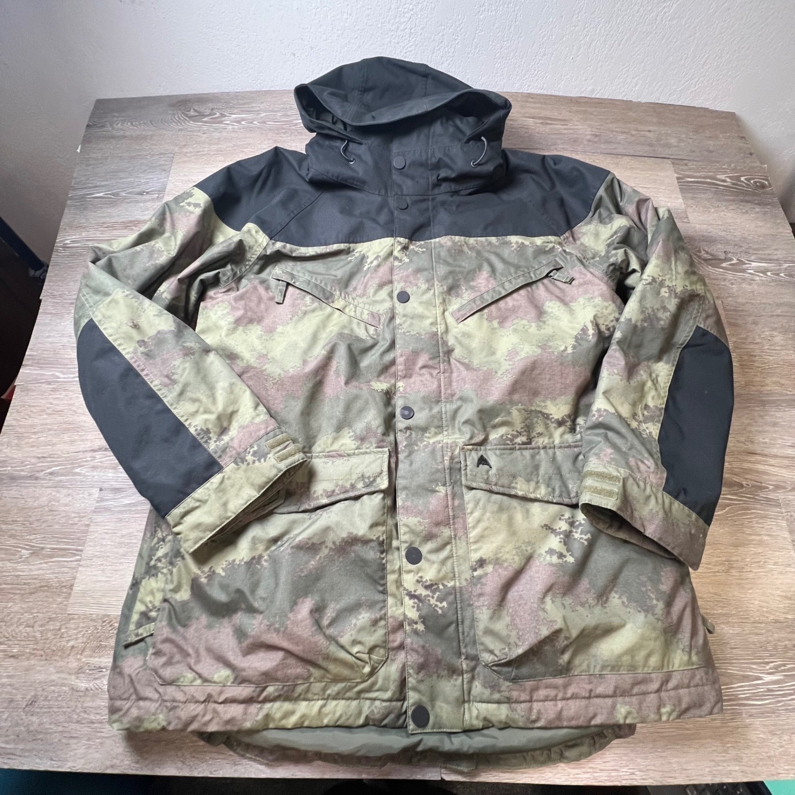 Burton Snowboard Jacket Mens XL Camo Thermolite Insulated Hooded Parka Ski Coat