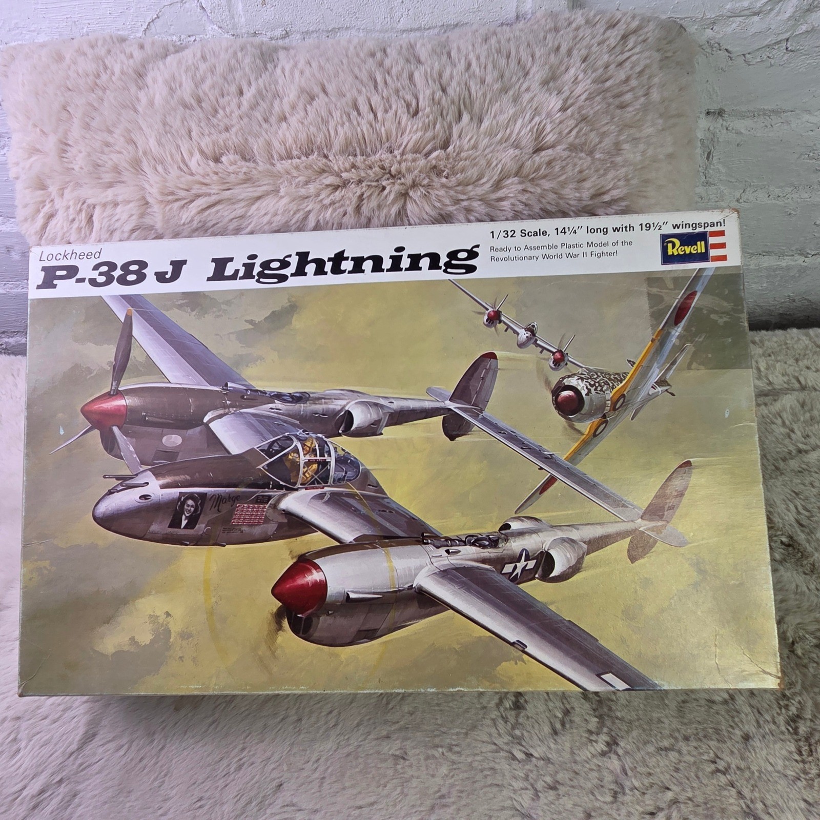 Revell 1/32 Lockheed P-38J Lightning Model Kit H-280-380 Vintage 1970 WWII Plane Revell 1/32 Lockheed P-38J Lightning Model Kit H-280-380 Vintage 1970 WWII Plane