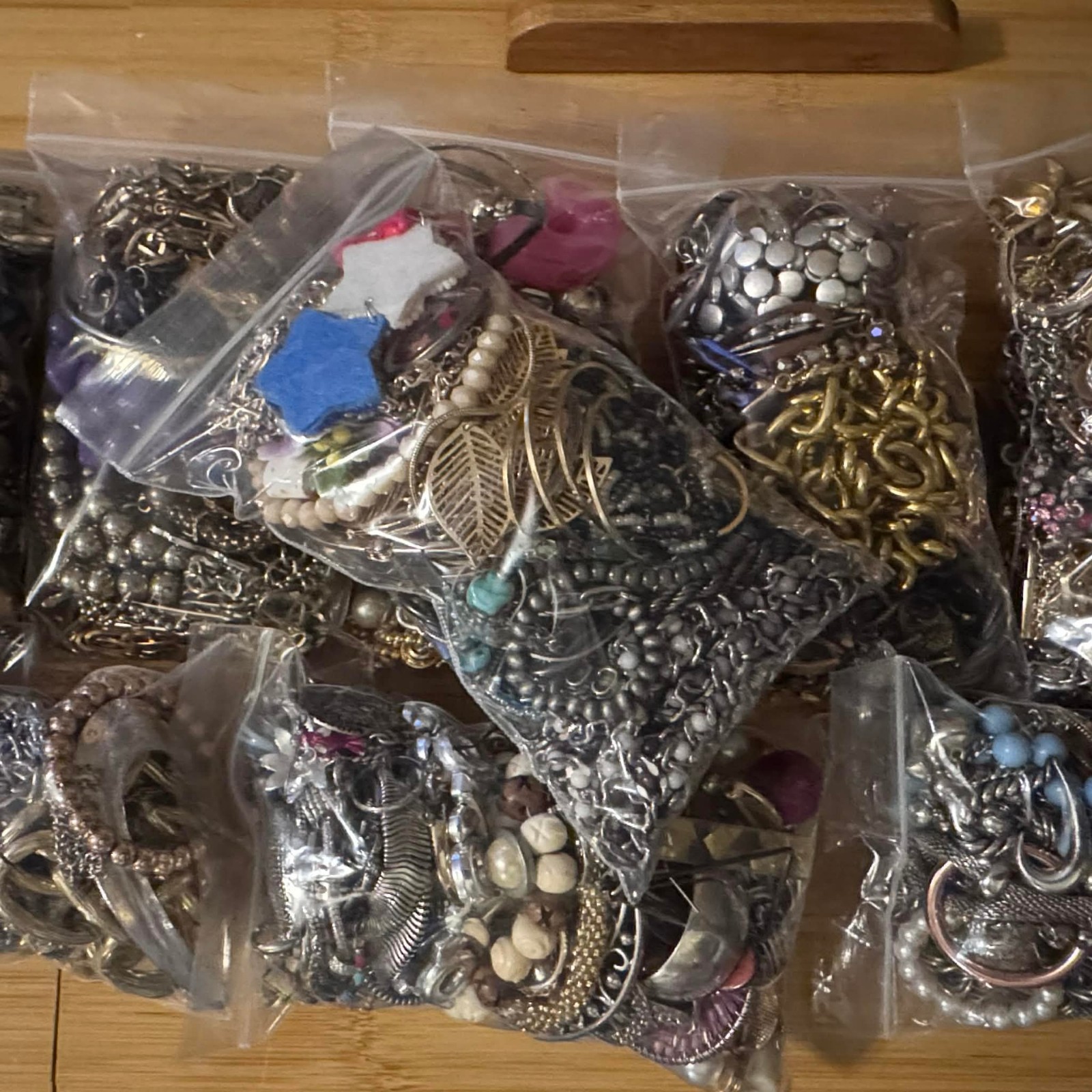 1 lb+ Lot Vintage to Now Costume JUNK Jewelry SCRAP Bead Crafting Parts Supplies 1 lb+ Lot Vintage to Now Costume JUNK Jewelry SCRAP Bead Crafting Parts Supplies