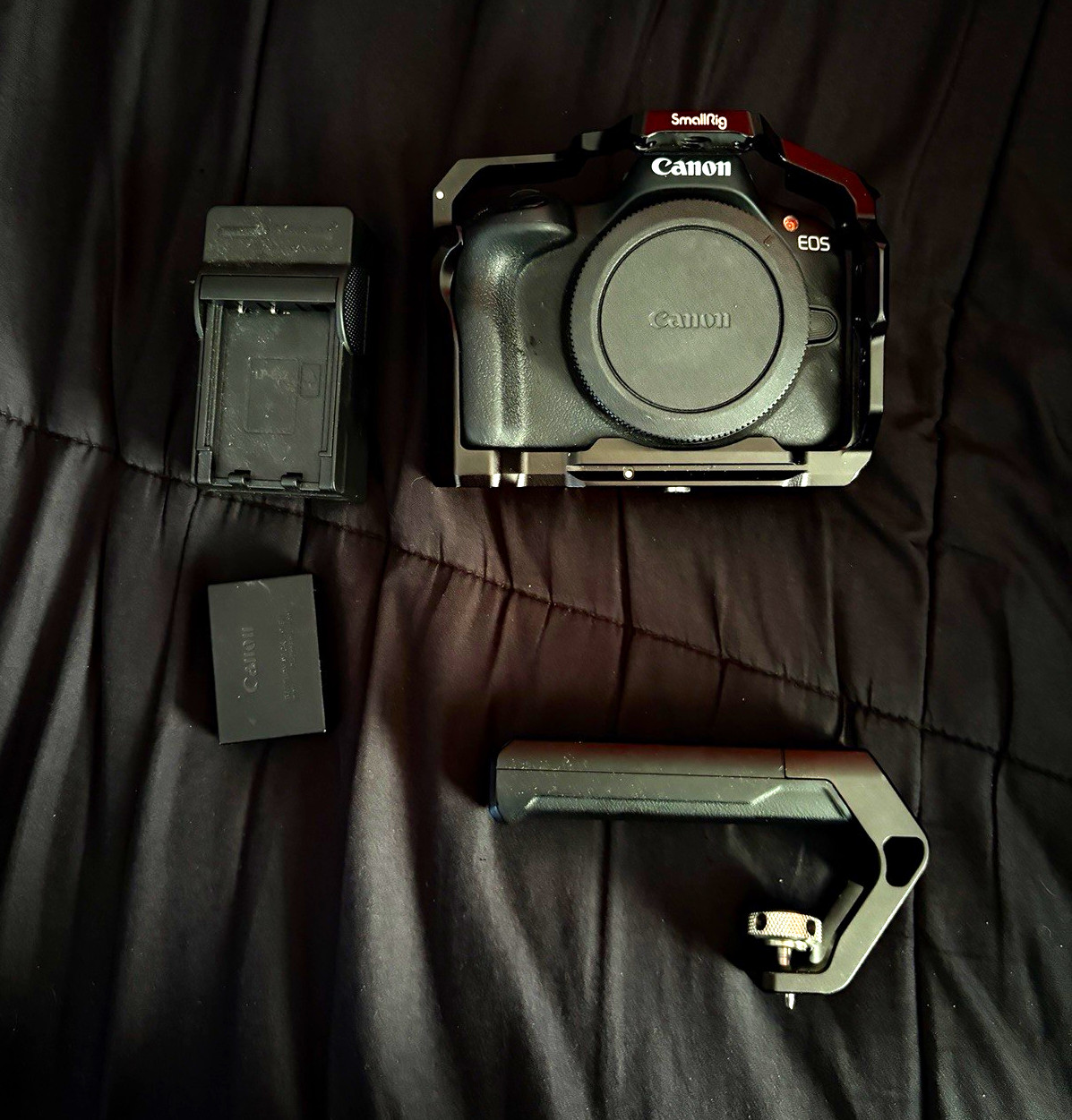 Canon EOS Mirrorless Camera Body 24.2MP Black w/ SmallRig Cage/Handle, LP-E17