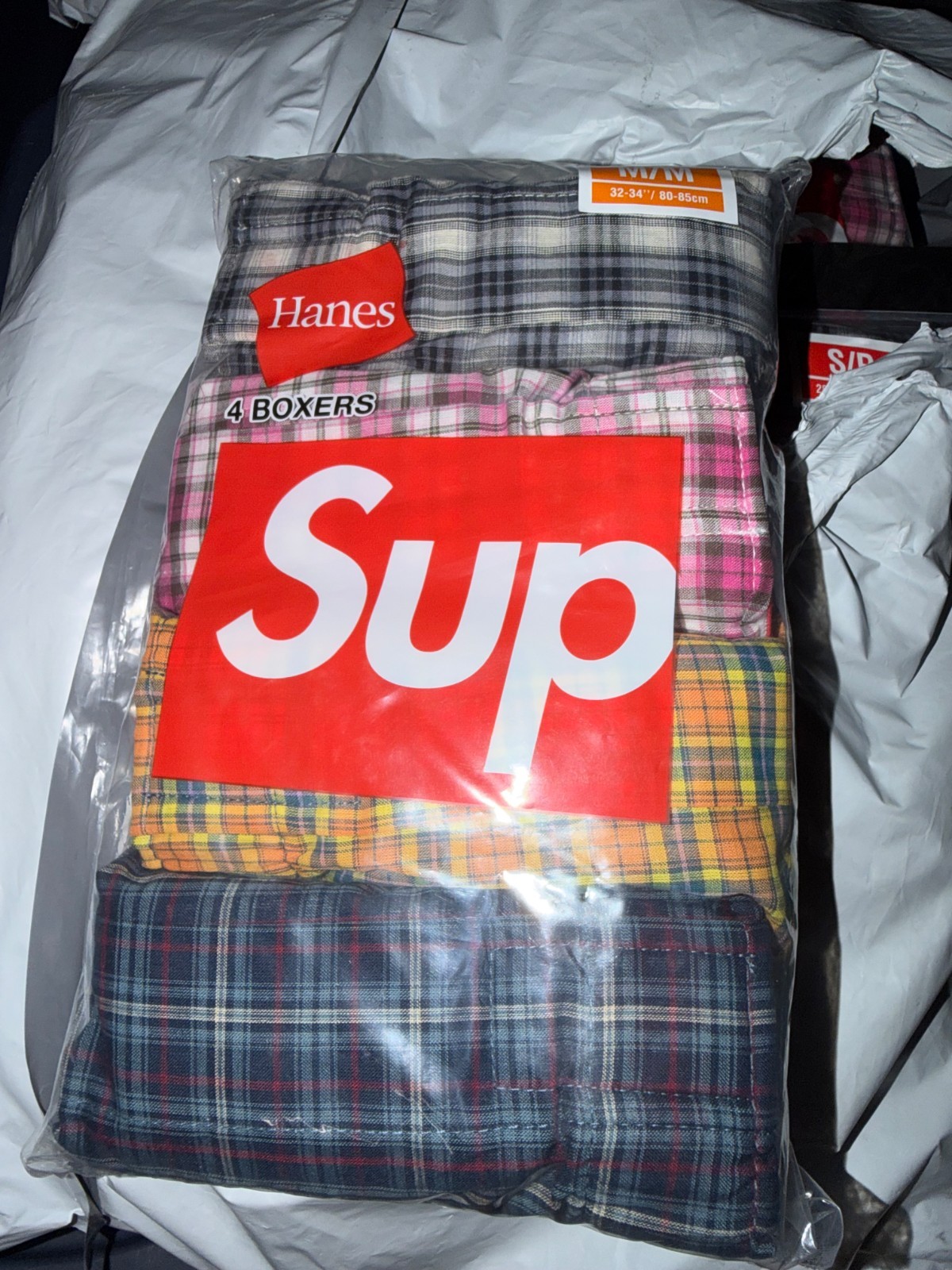 Supreme Hanes Men’s Plaid Boxer Shorts Underwear 4-Pack Cotton Woven Size M Supreme Hanes Men’s Plaid Boxer Shorts Underwear 4-Pack Cotton Woven Size M