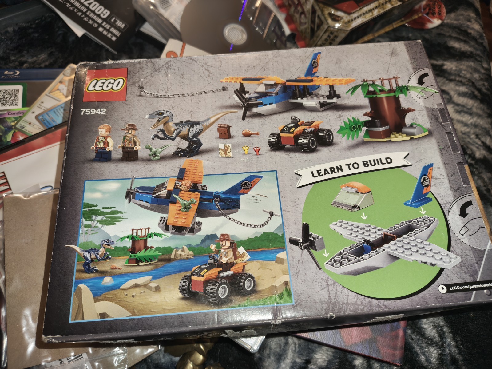 LEGO Jurassic World: Velociraptor: Biplane Rescue Mission (75942) LEGO Jurassic World: Velociraptor: Biplane Rescue Mission (75942)