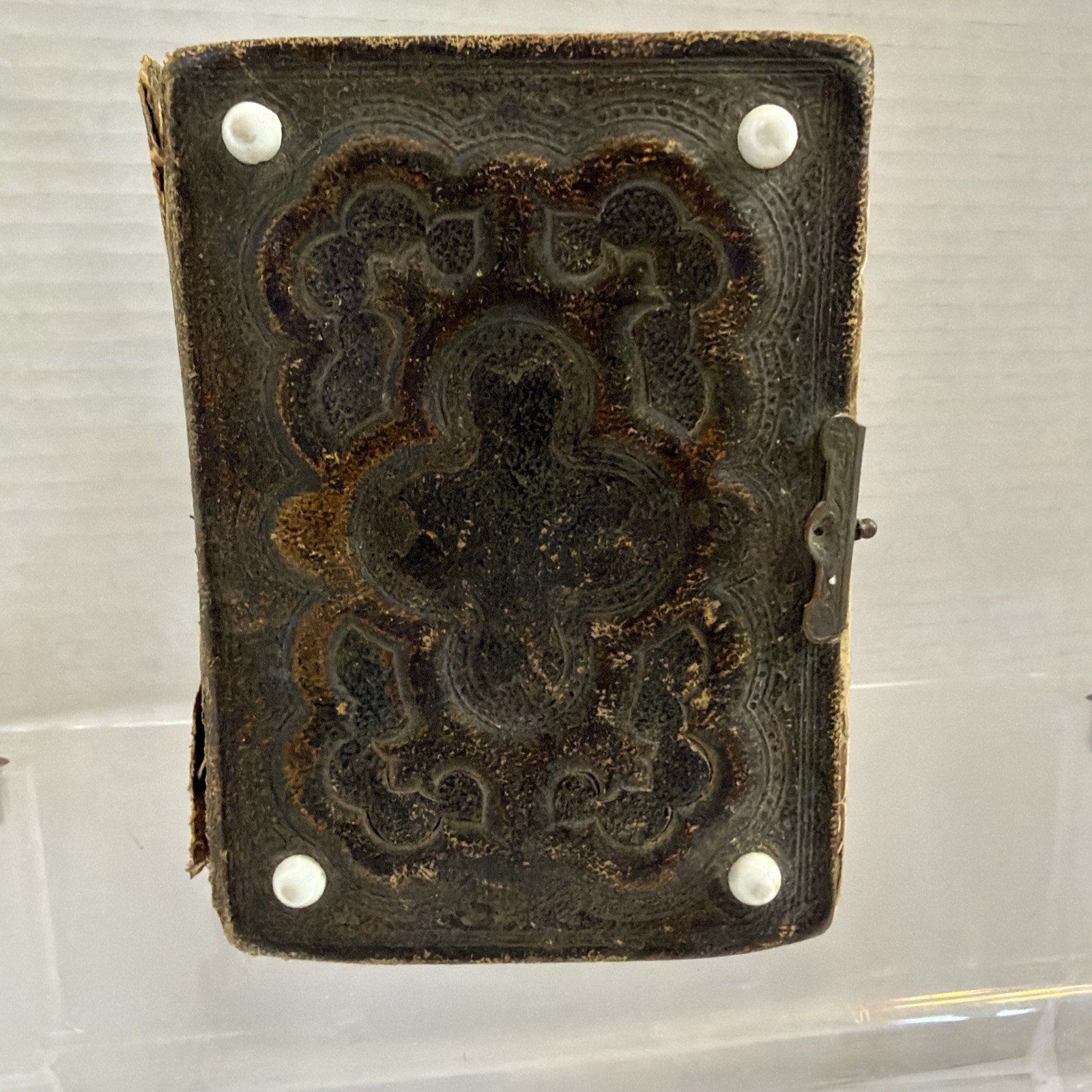 Antique 1850s-1900 Leather Photo Album 38 tintype photos with metal latch 