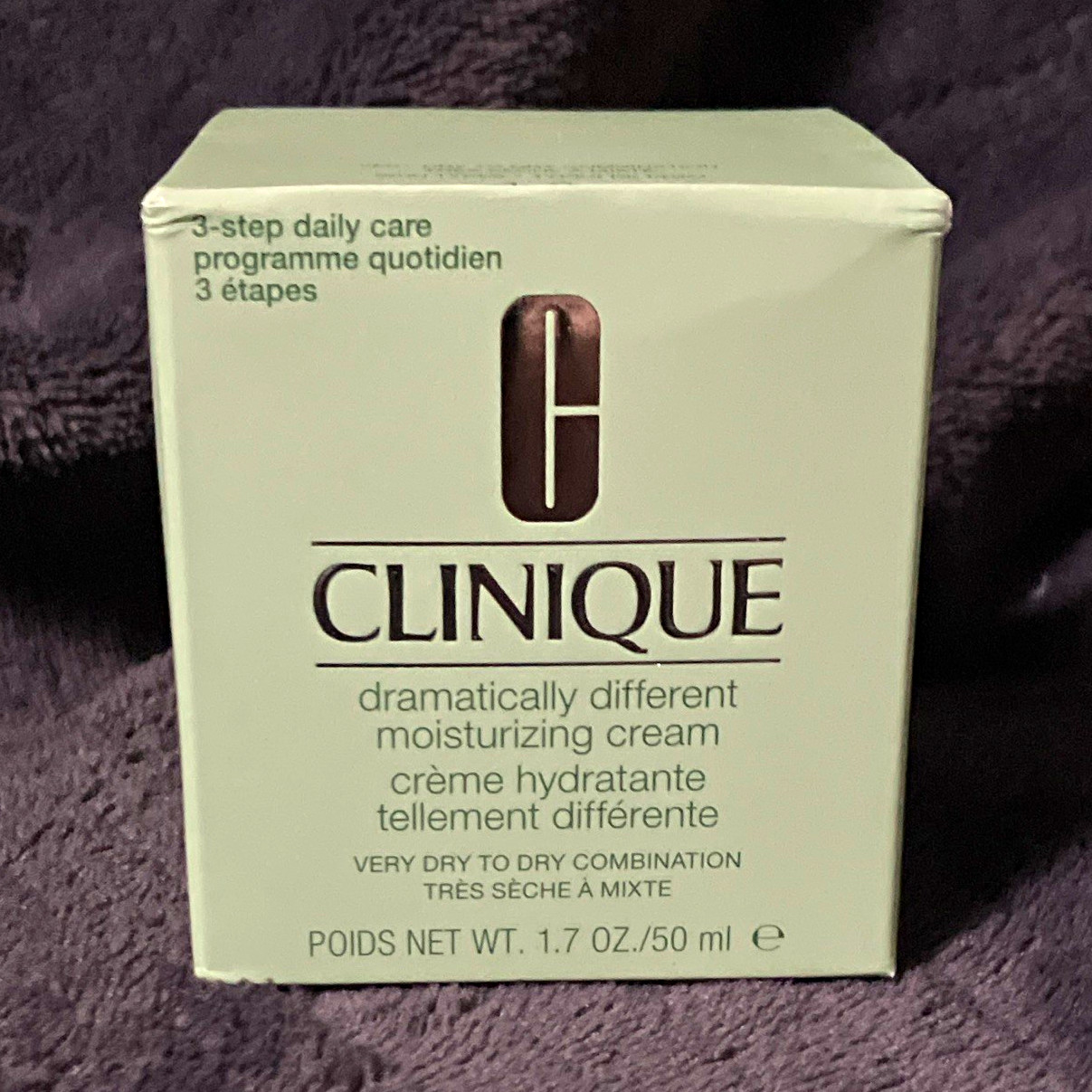 Clinique Dramatically Different Moisturizing Cream, Very Dry/Dry Combo 1.7oz Clinique Dramatically Different Moisturizing Cream, Very Dry/Dry Combo 1.7oz