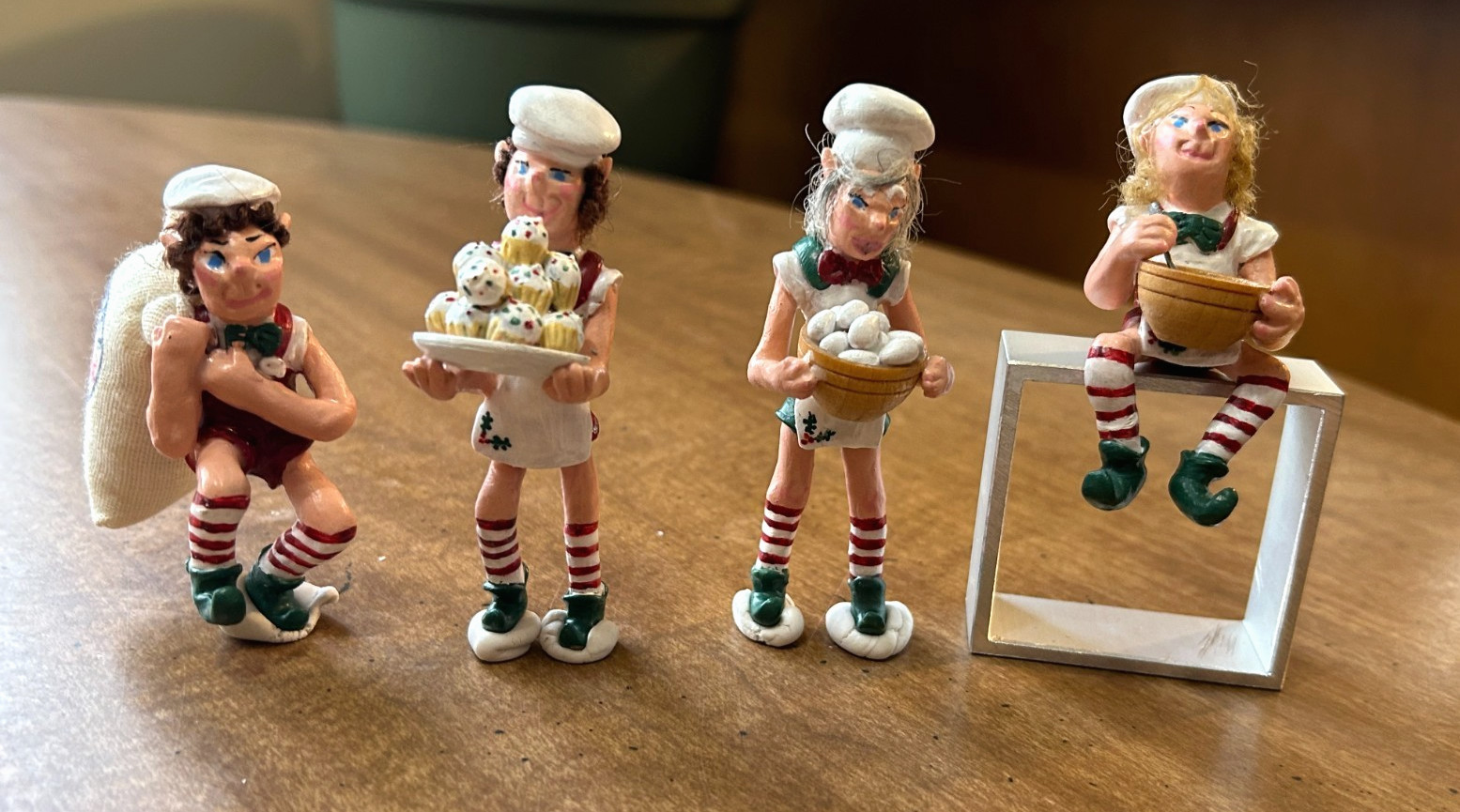 4 VINTAGE MINIATURE DOLLHOUSE SANTA\'S CHRISTMAS KITCHEN ELVES ELF - ARTISAN MADE
