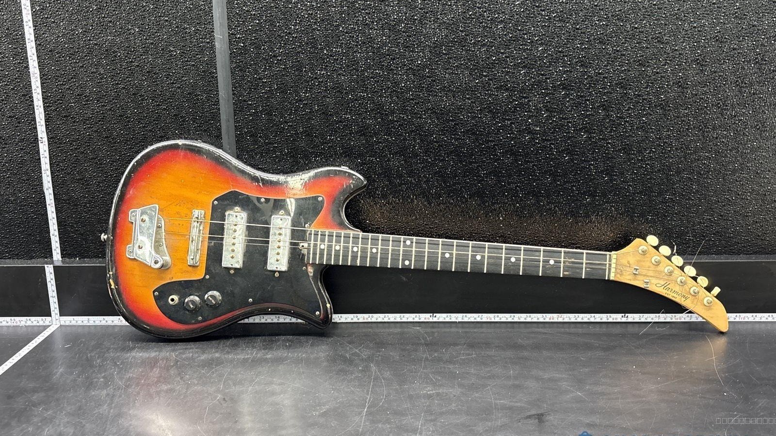 Harmony 57-1401 Vintage Electric Guitar 6-String Sunburst Offset Body