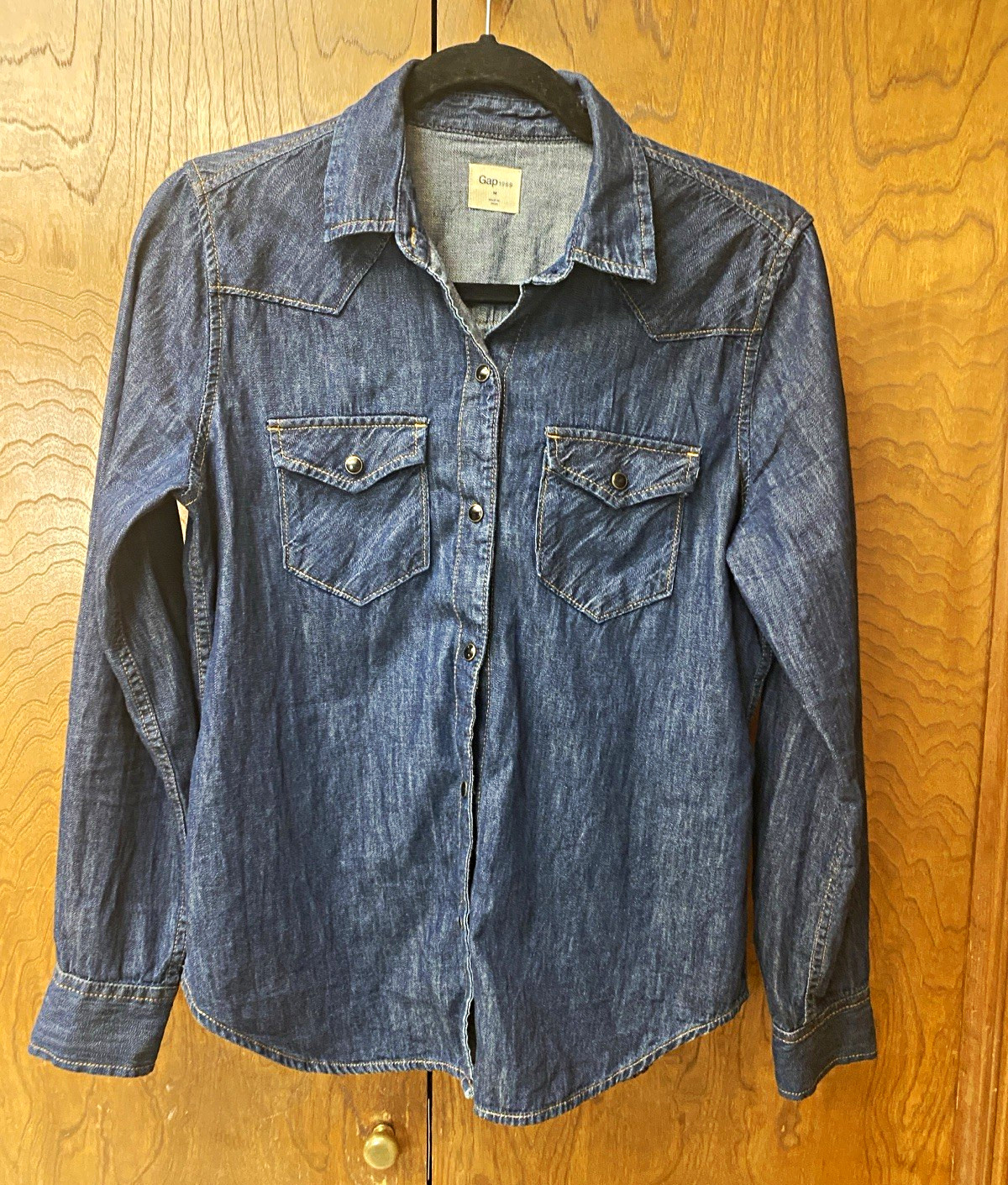 Gap 1969 Men\'s M Blue Cotton Denim Long Sleeve Button-Up Shirt Pockets Gap 1969 Men\'s M Blue Cotton Denim Long Sleeve Button-Up Shirt Pockets