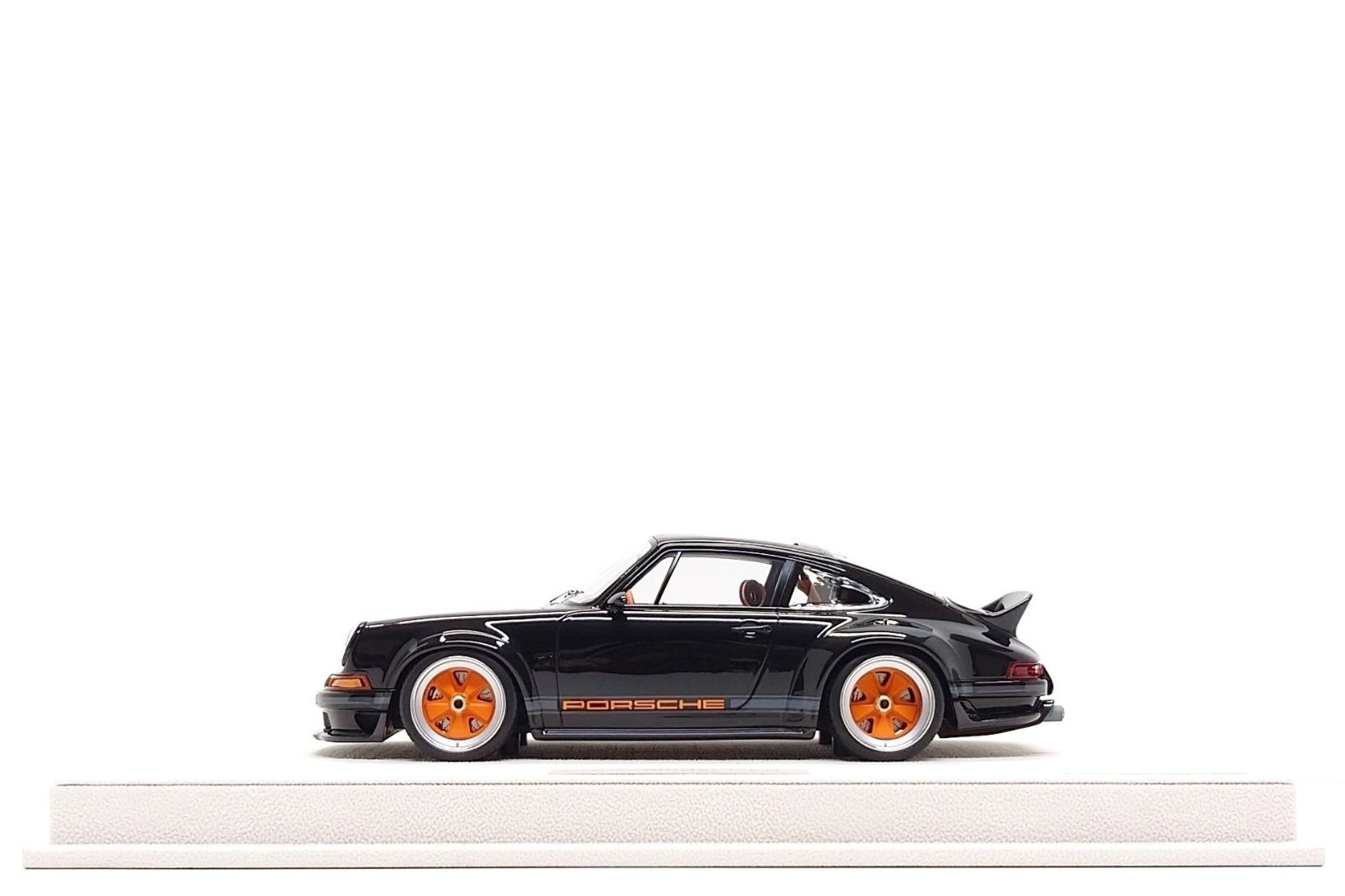Make Up Eidolon 1:18 Singer DLS Porsche 911 Coupe (964) in Black / Orange Make Up Eidolon 1:18 Singer DLS Porsche 911 Coupe (964) in Black / Orange