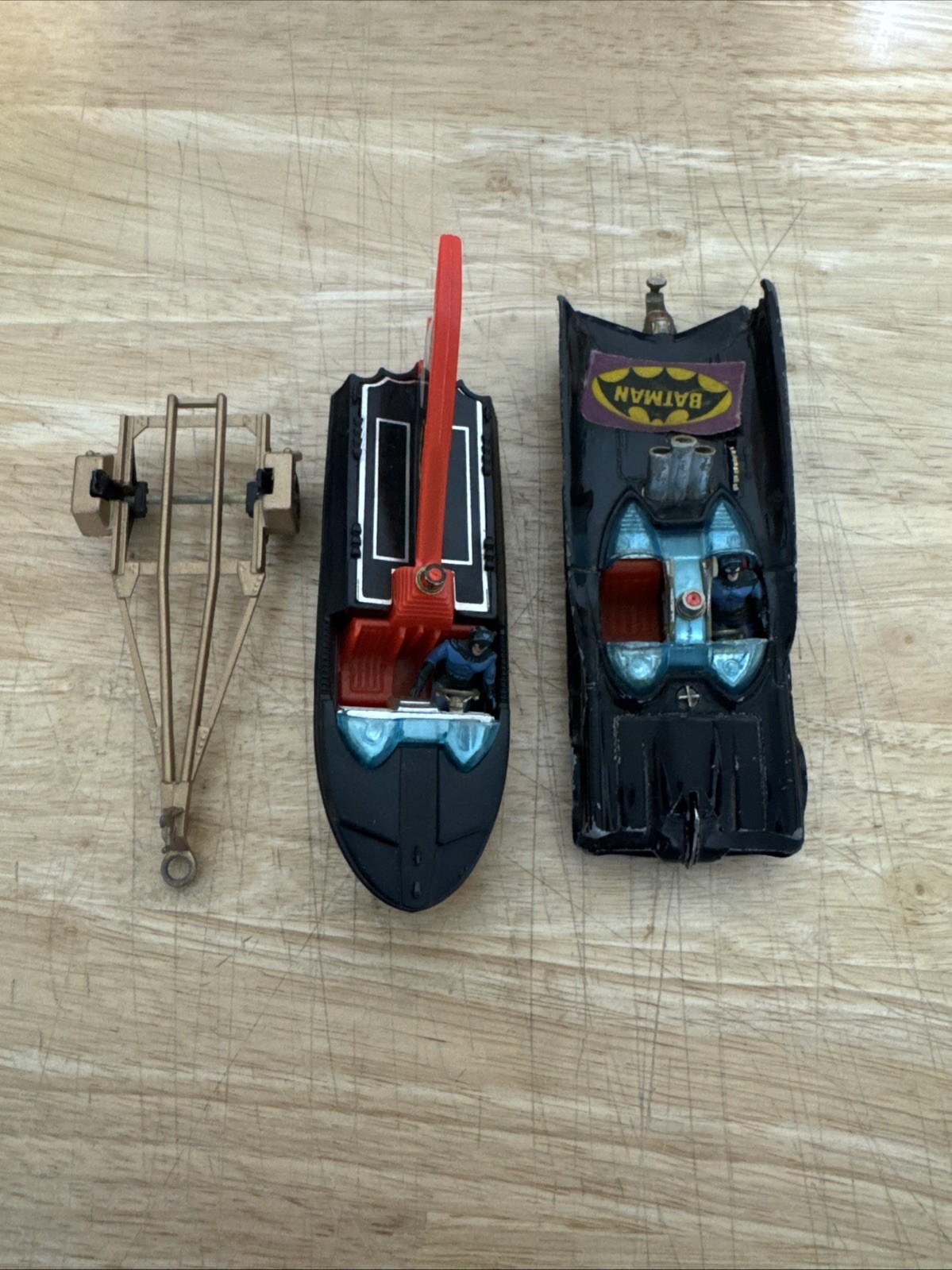 1960s CORGI BATMAN BATMOBILE AND BATBOAT WITH TRAILER & 2 BATMAN FIGURES 1960s CORGI BATMAN BATMOBILE AND BATBOAT WITH TRAILER & 2 BATMAN FIGURES