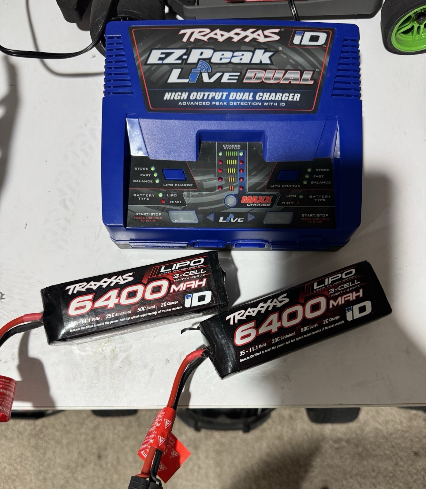 Traxxas 2973 EZ-Peak Live Dual Charger W/ 2 3s Lipo. (READ)
