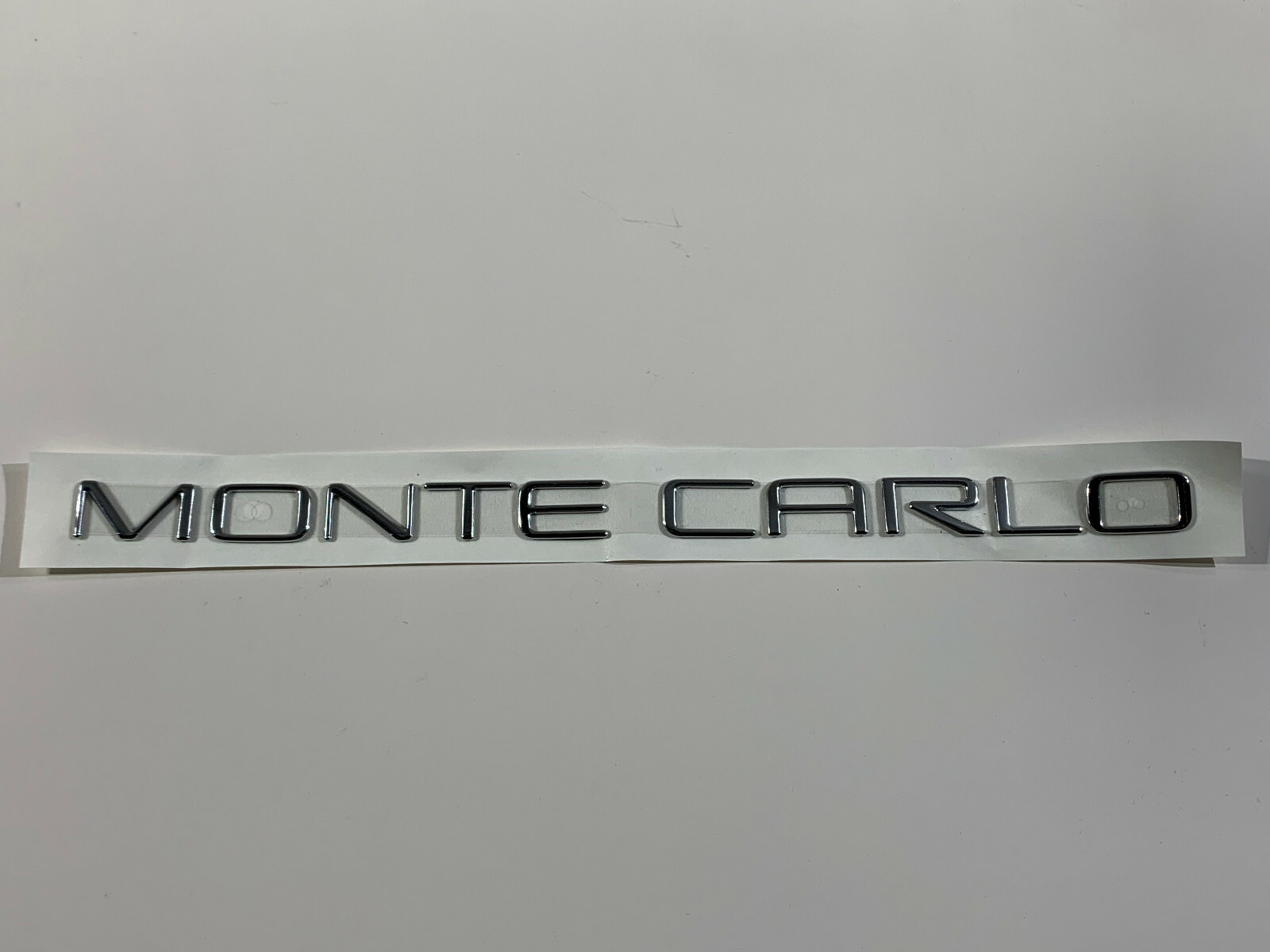1995-99 Chevrolet Monte Carlo Emblem GM 10189884 1995-99 Chevrolet Monte Carlo Emblem GM 10189884
