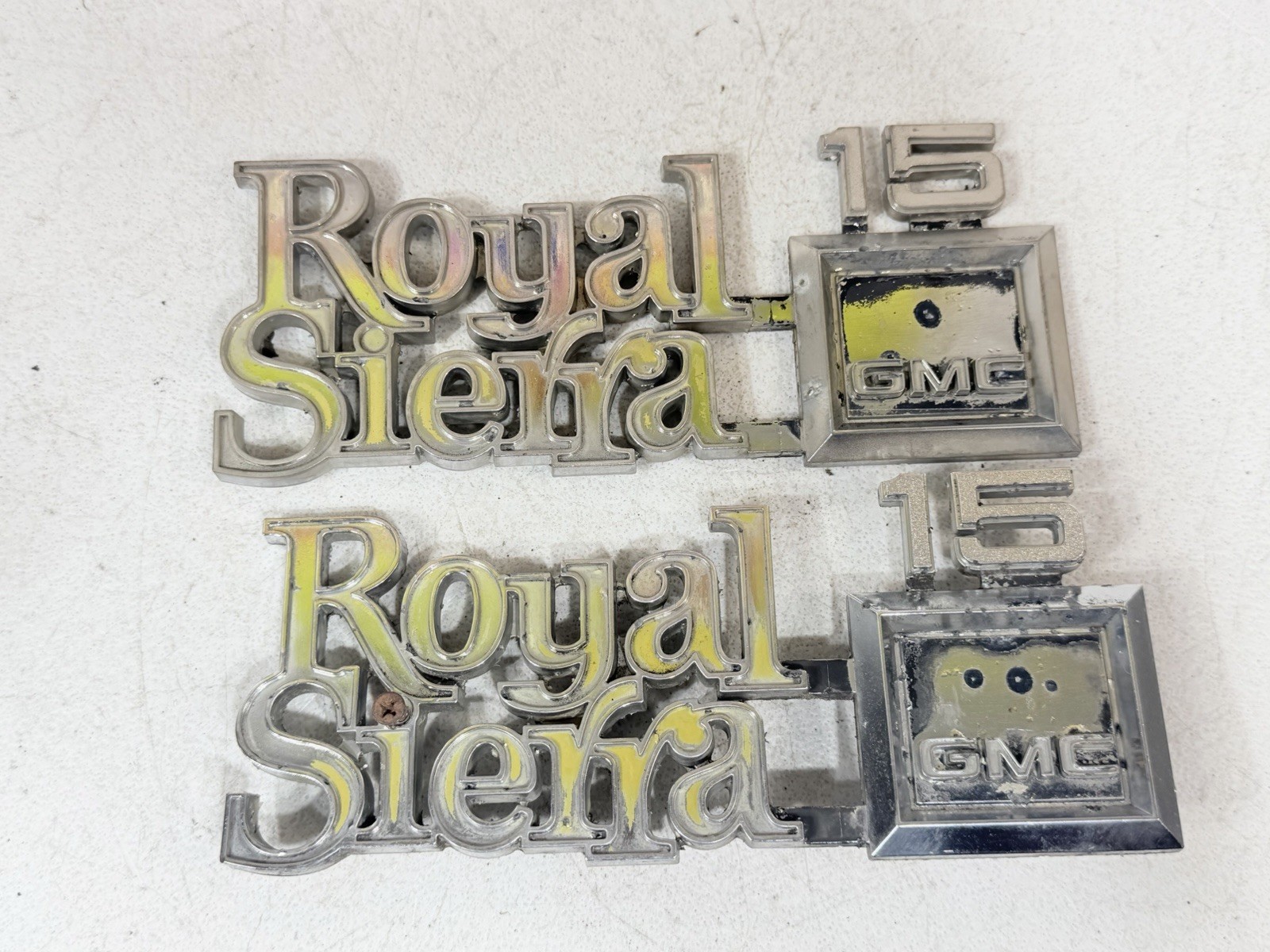 NOS 1976-1980 GMC Royal Sierra 15 Fender Emblems Plate Badges PAIR ☆ RARE OEM