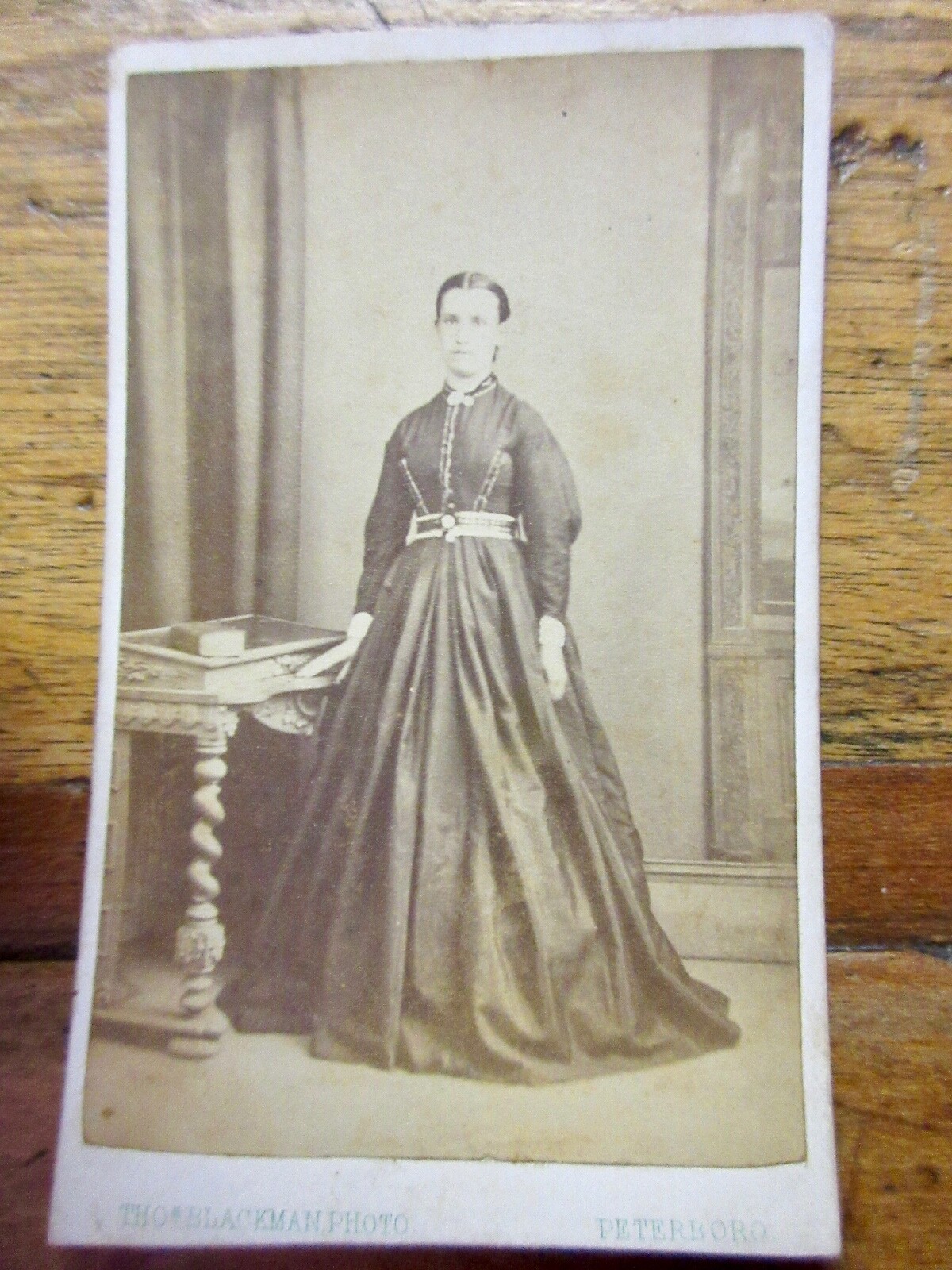 C.1870 CARTE-DE-VISITE- CDV- PHOTOGRAPH WOMAN IN INTERESTING DRESS ENGLAND 11 C.1870 CARTE-DE-VISITE- CDV- PHOTOGRAPH WOMAN IN INTERESTING DRESS ENGLAND 11