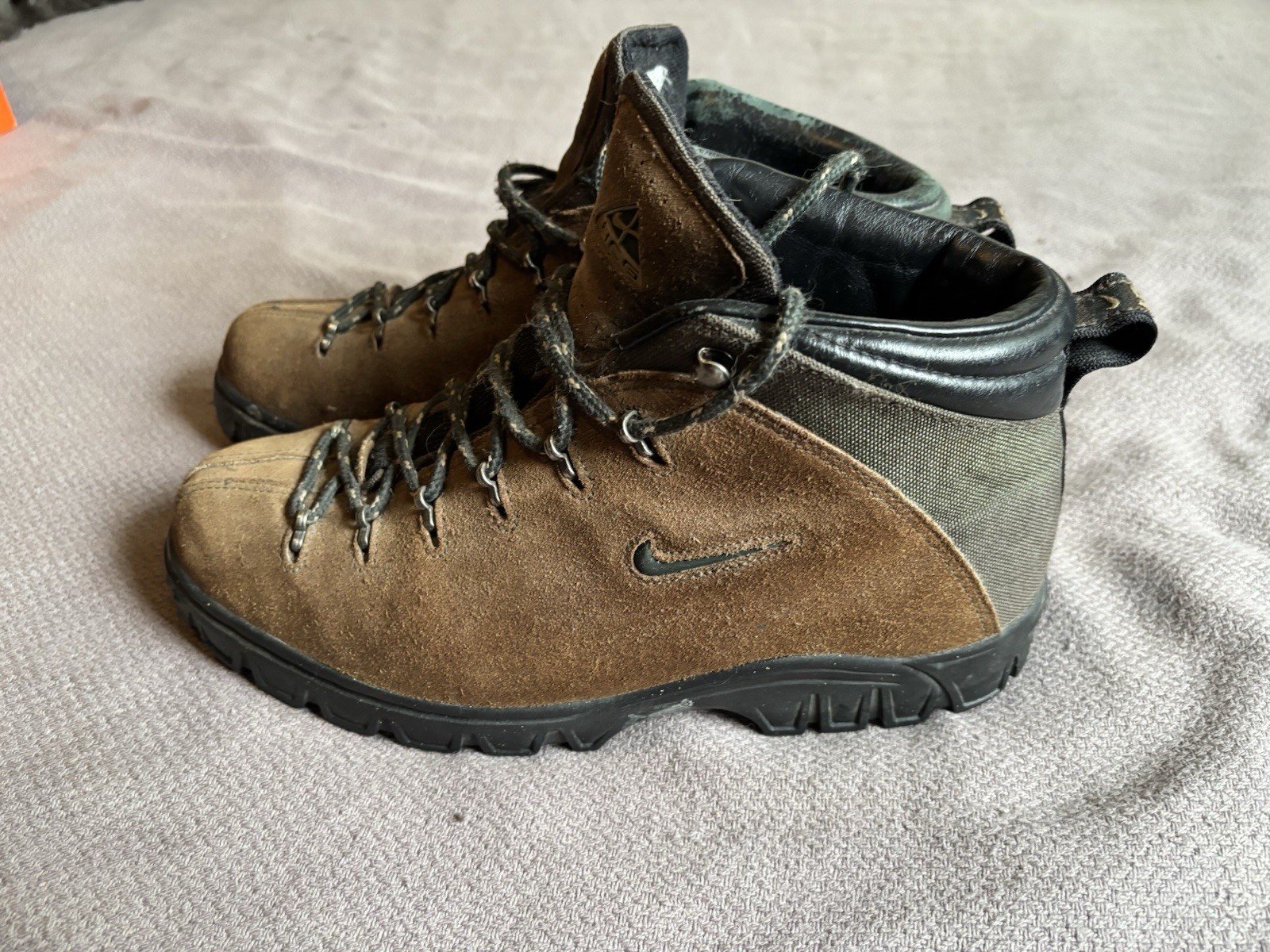 Vintage 90s Nike ACG Gimli Hiking Boots Men US 11 Brown Suede Trail Shoes RARE