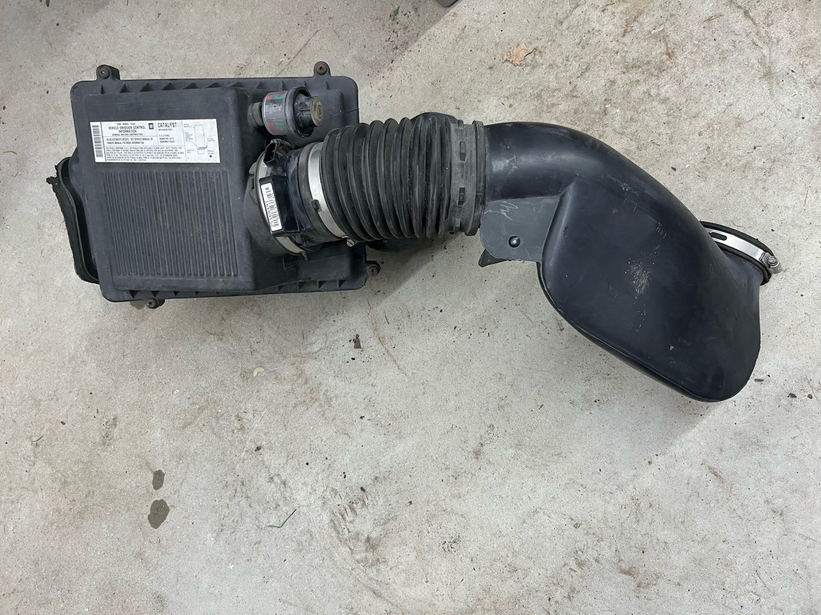 99-06 Silverado 1500 Motor Engine Air Intake Cleaner Filter Box OEM 1999-2006