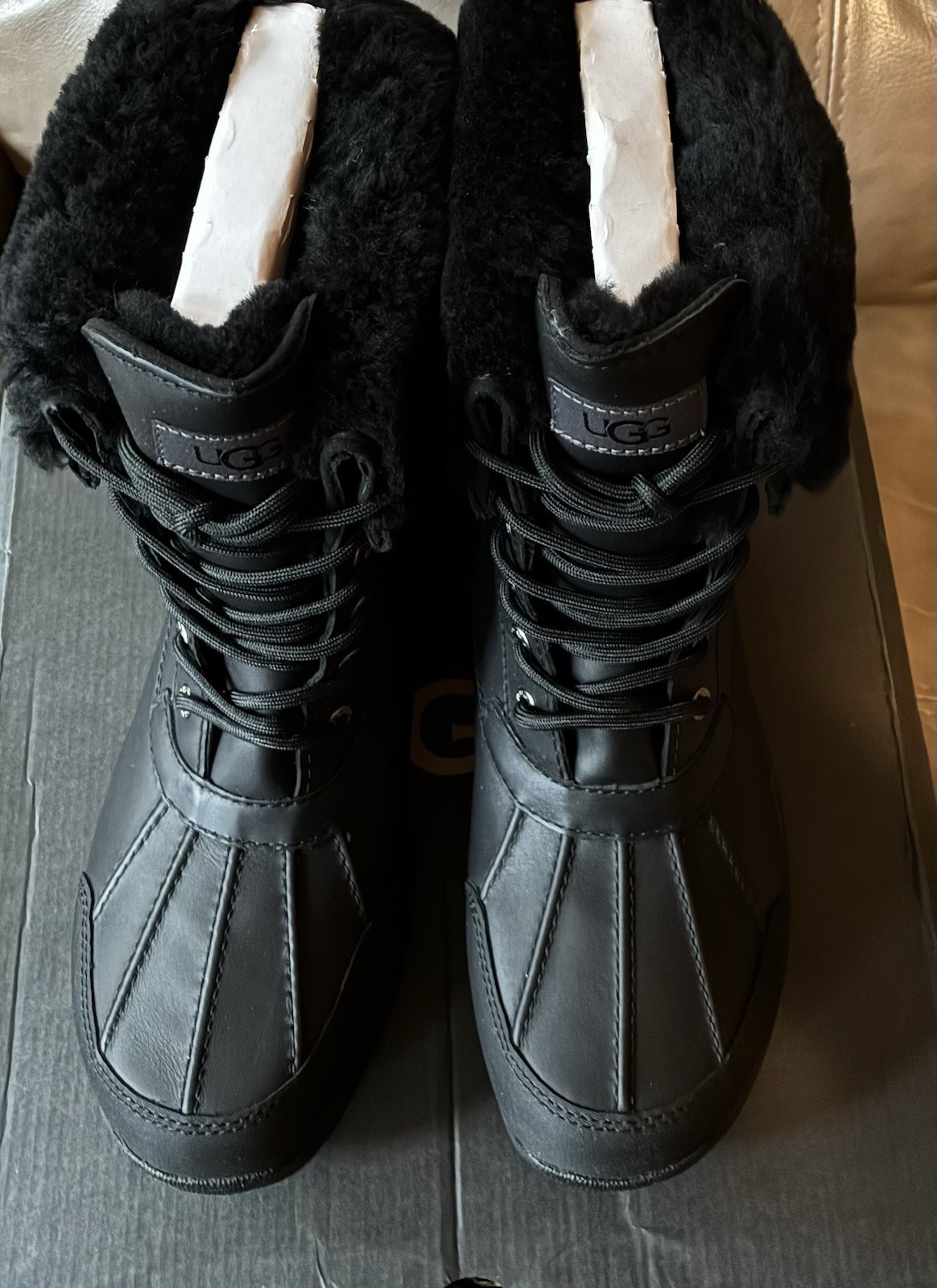 UGG Men\'s Black Leather Fur Lined Lace Up Ankle Snow Boots Size 10