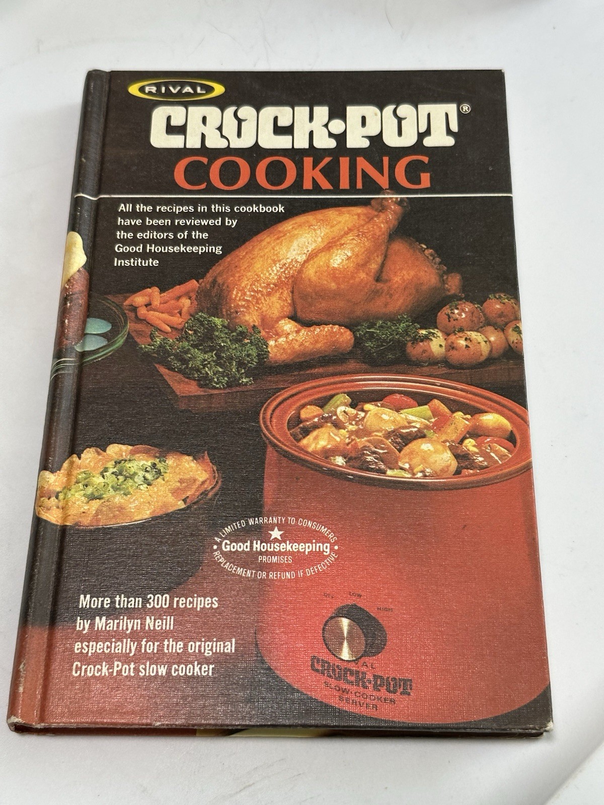 Vintage 1975 Rival Crock Pot Cooking Cook Book Recipe Book * Binding Error*