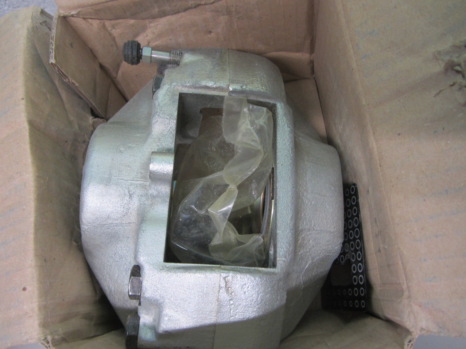 Mercedes 107 1973-80 450 SLC/SL Front Left Brake Caliper, 1074200283, read notes
