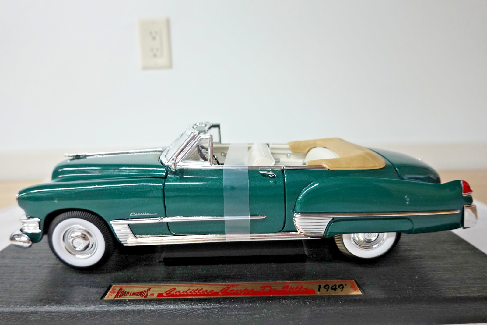 Yat Ming 92308 Green 1949 Cadillac Coupe DeVille Convertible Road Legends 1:18 Yat Ming 92308 Green 1949 Cadillac Coupe DeVille Convertible Road Legends 1:18