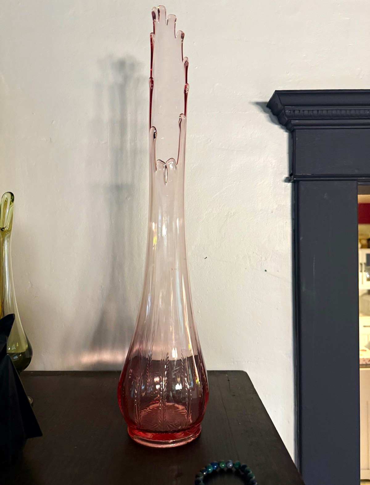 L.E. Smith pink fern glass MCM swung vase 23.5