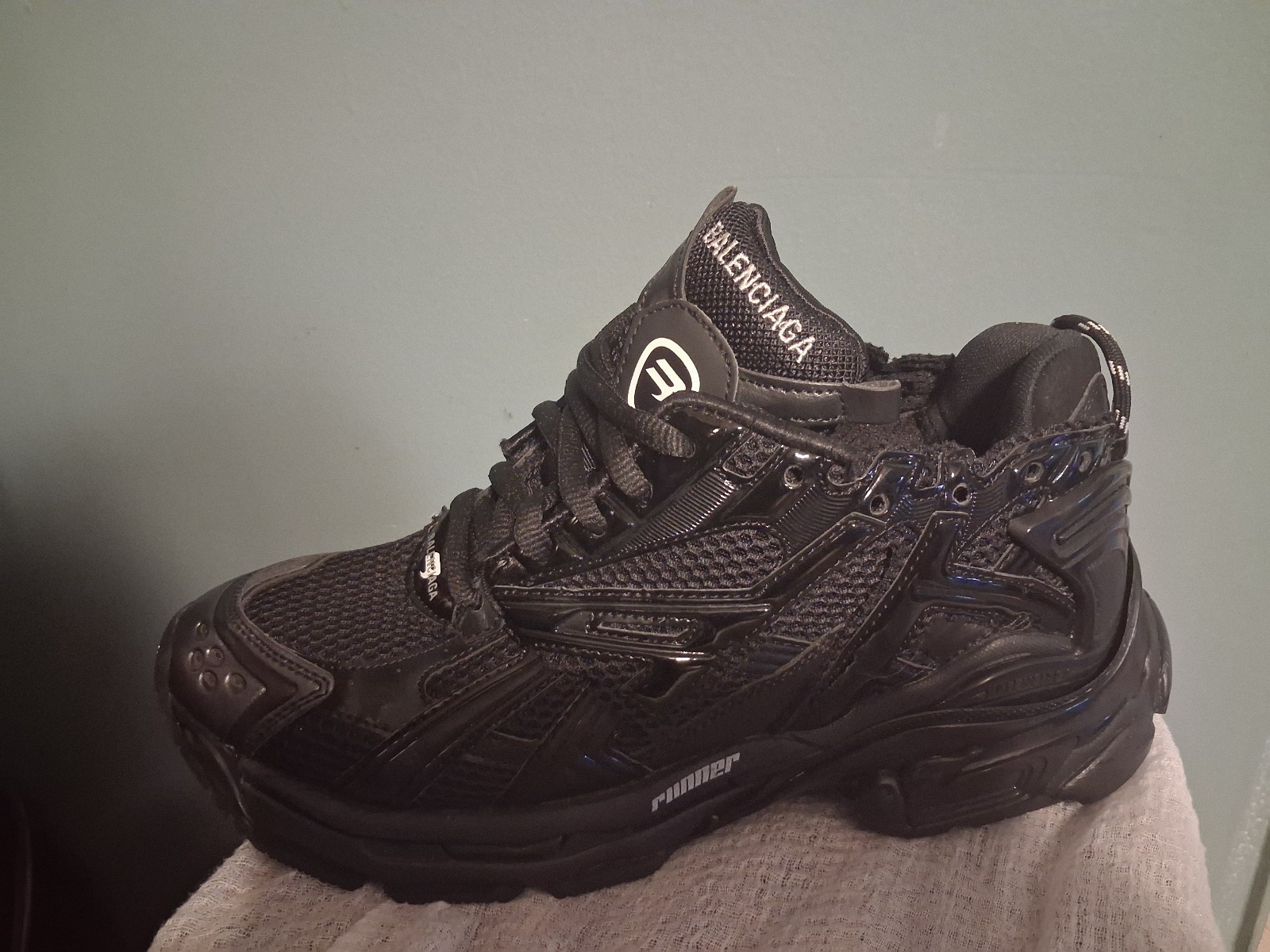 Men\'s Balenciaga runner, black, size 8, one shoe only left