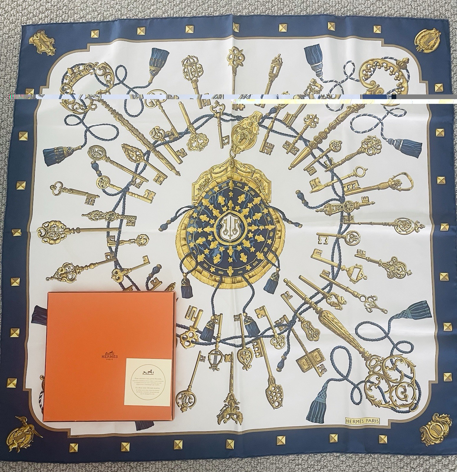 AUTHENTIC HERMES SILK SCARF LES CLES (THE KEYS) 90 CM NWOT  BOXED EXCELLENT