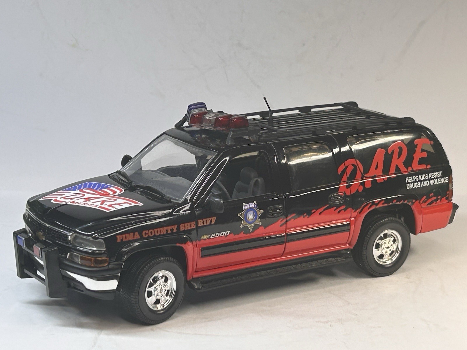 Matchbox 2000 Chevrolet Suburban Dare America Pima County Sheriff Black 1:24 DC Matchbox 2000 Chevrolet Suburban Dare America Pima County Sheriff Black 1:24 DC