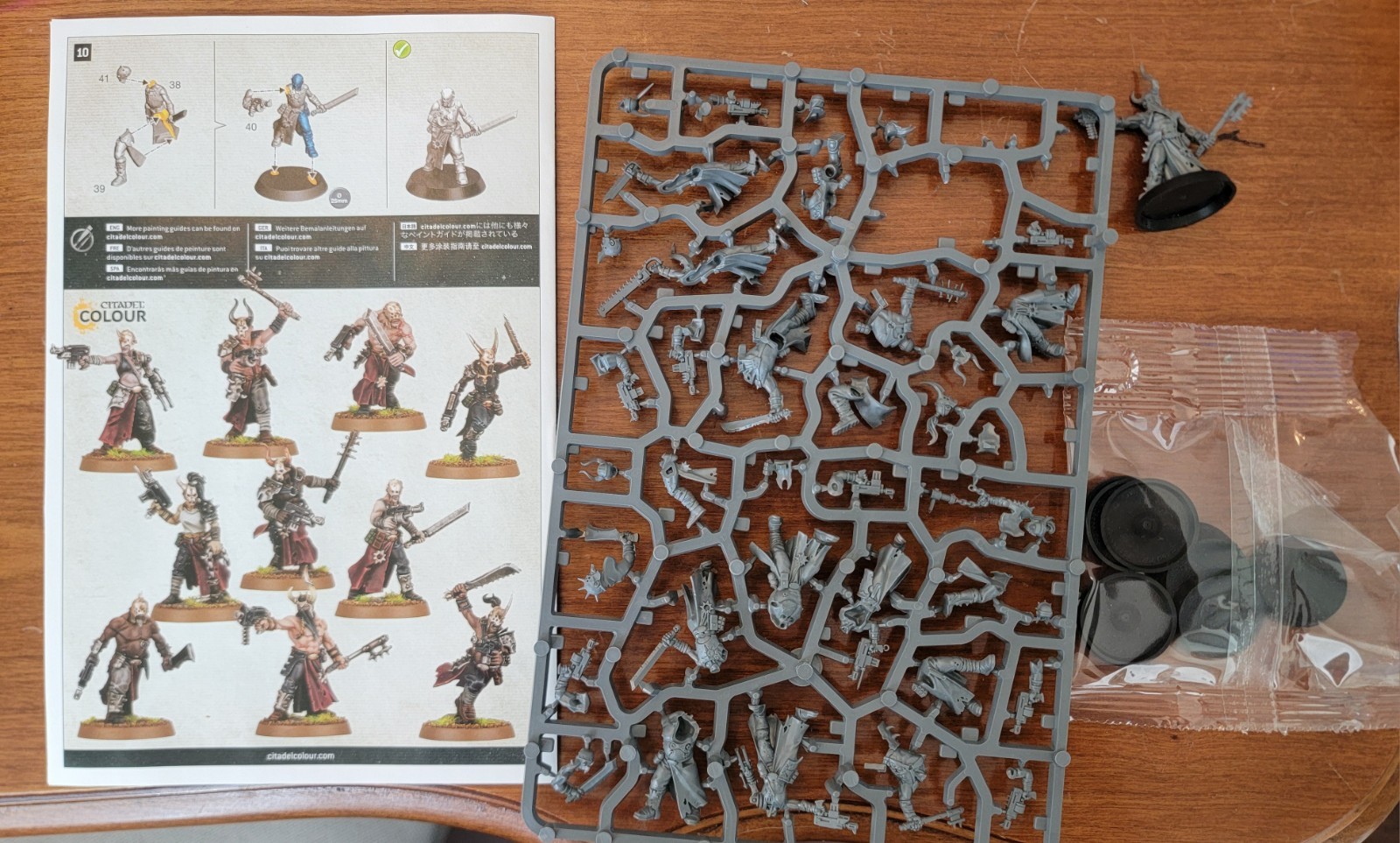 Warhammer 40k: Chaos Space Marines - Chaos Cultists 1 Dude Assembled 