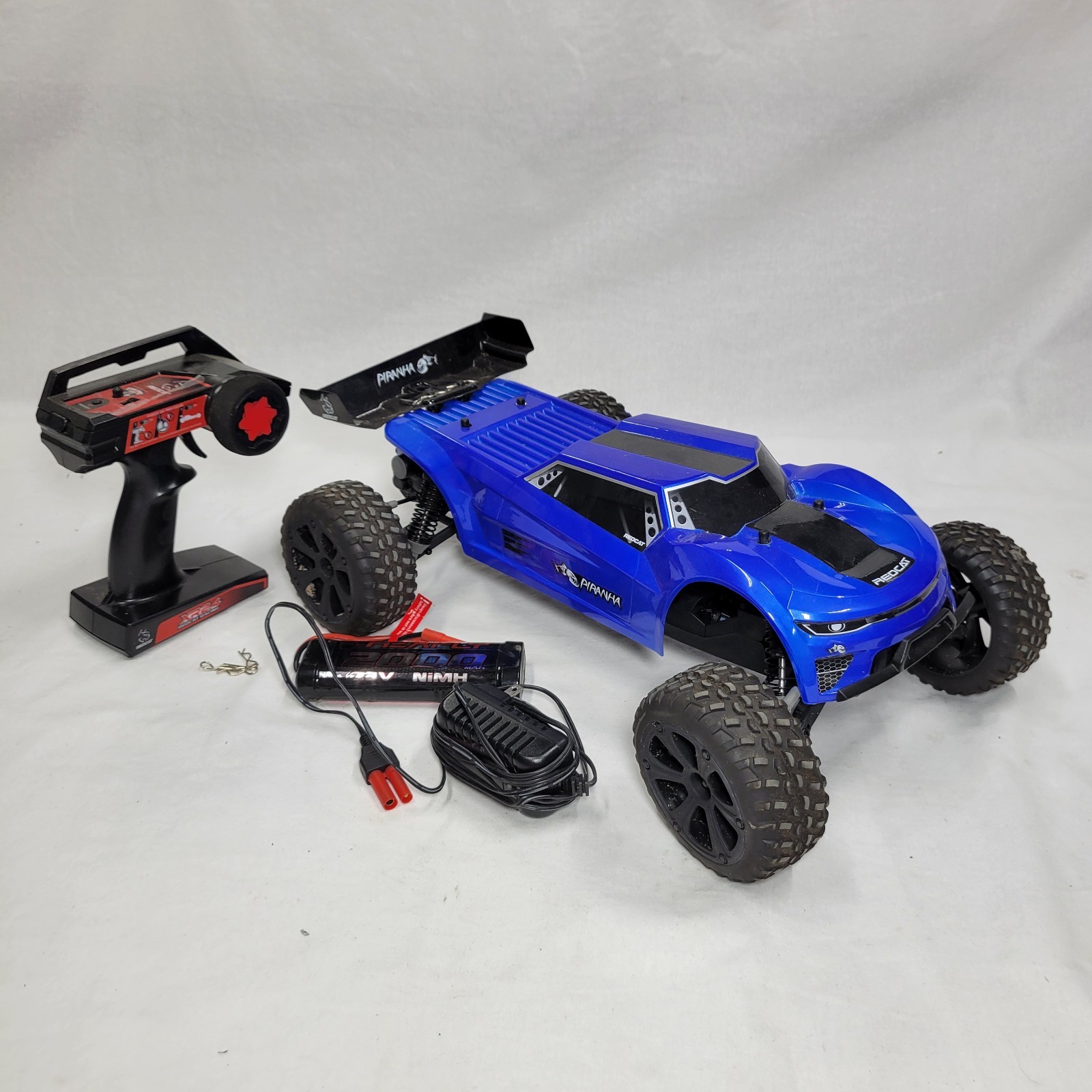 Redcat Piranha TR10 RC CAR 1:10 Brushed 2wd Electric Truggy RTR Battery Charger Redcat Piranha TR10 RC CAR 1:10 Brushed 2wd Electric Truggy RTR Battery Charger