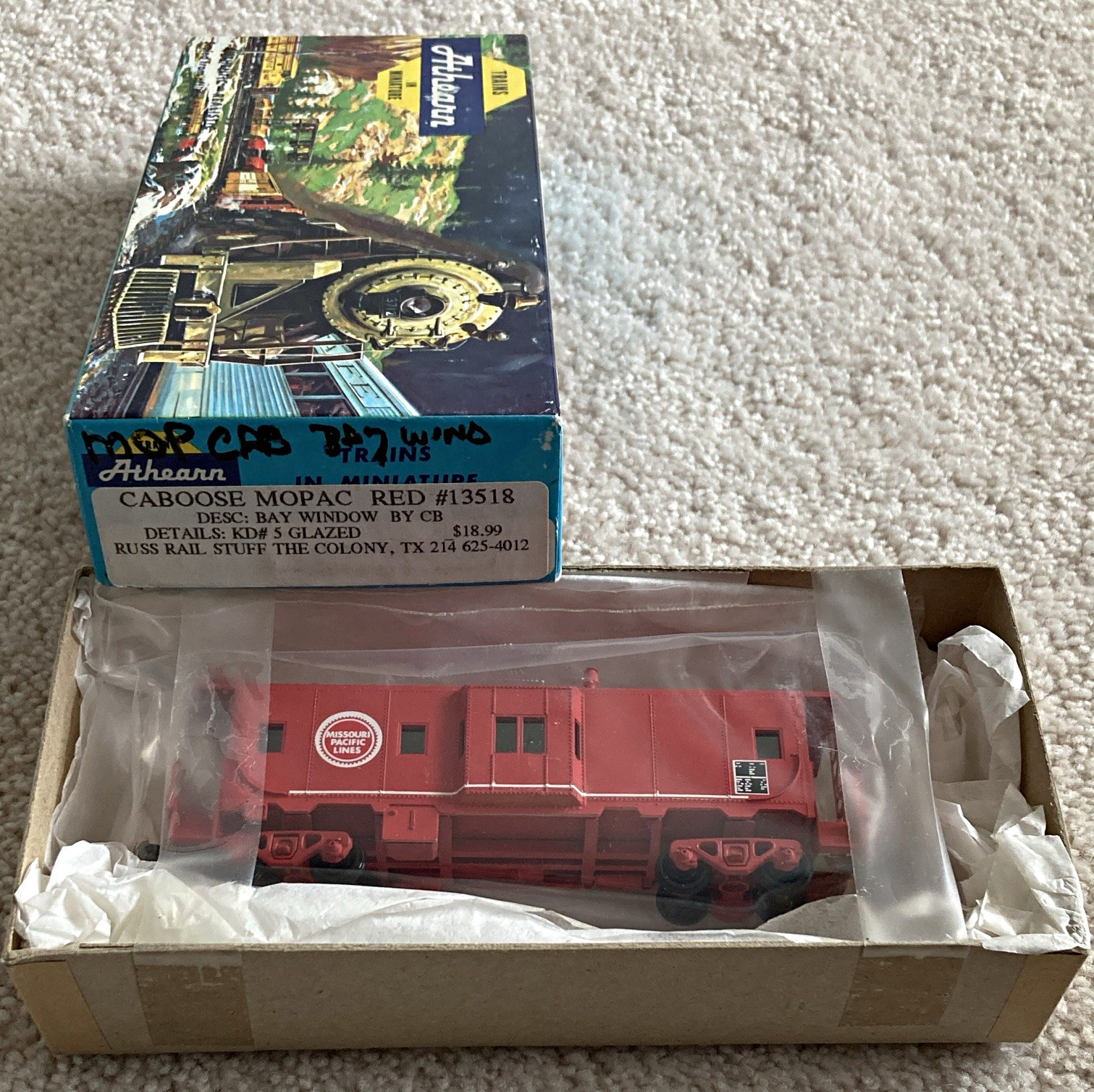 Athearn HO MOPAC Missouri Pacific Lines Caboose Red MPN 13518 Bay Window 