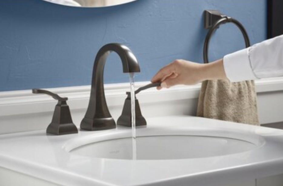 R30998-4D-2BZ Widespread bathroom sink faucet  Oil-Rubbed Bronze BRAND NEW BOX