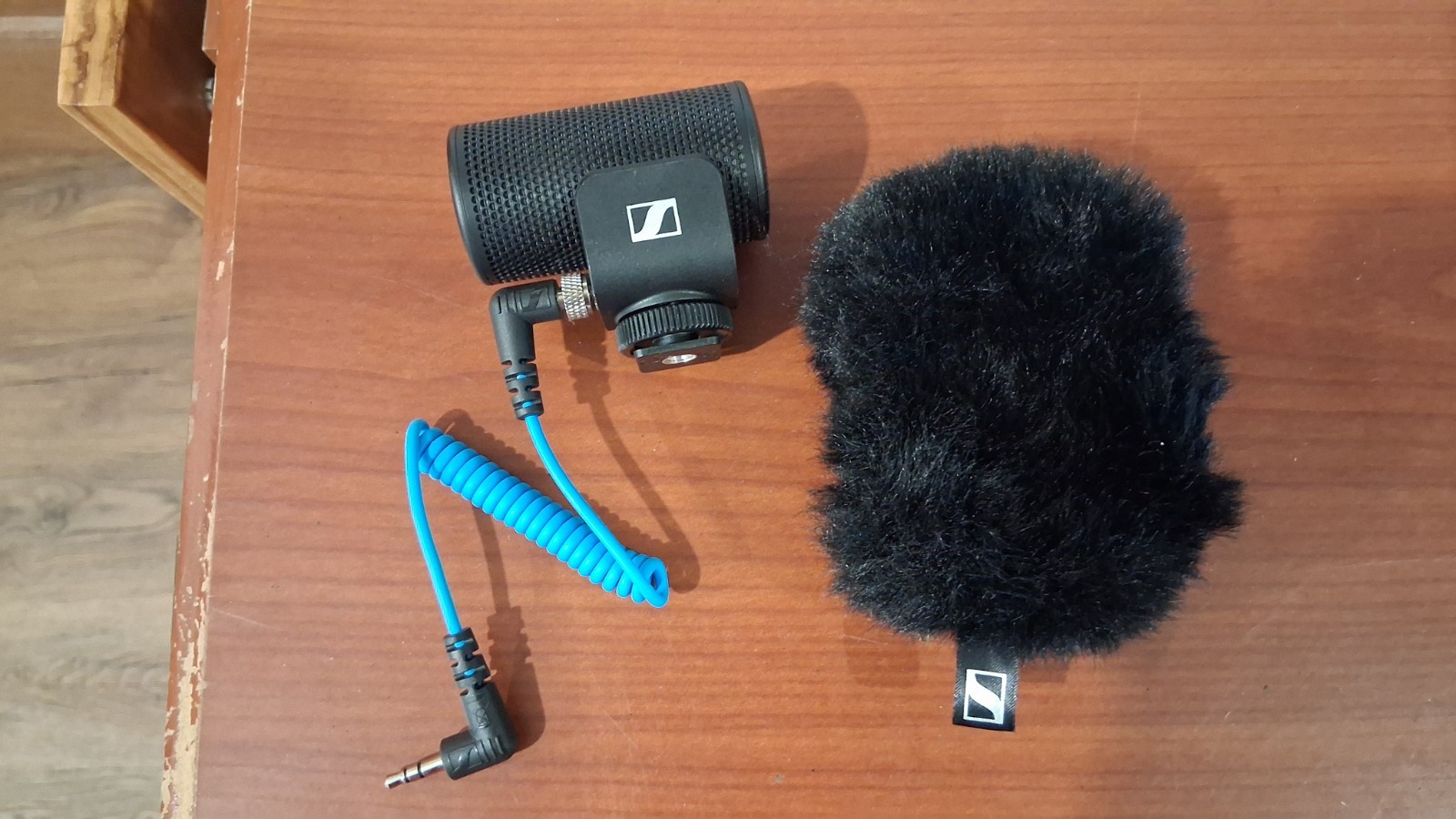 Sennheiser MKE 200 Camera Condenser Microphone with Windshield 3.5mm Audio Sennheiser MKE 200 Camera Condenser Microphone with Windshield 3.5mm Audio