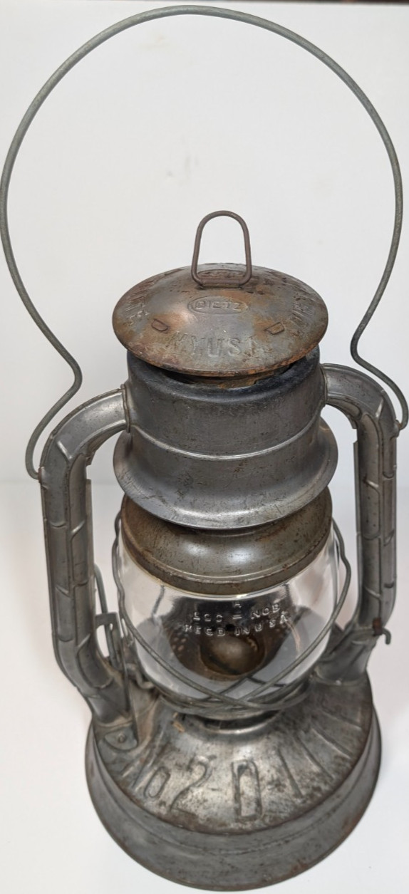 Vintage Dietz No 2 D-Lite Kerosene Lantern NY USA W/ Original Loc-Nob Globe Vintage Dietz No 2 D-Lite Kerosene Lantern NY USA W/ Original Loc-Nob Globe
