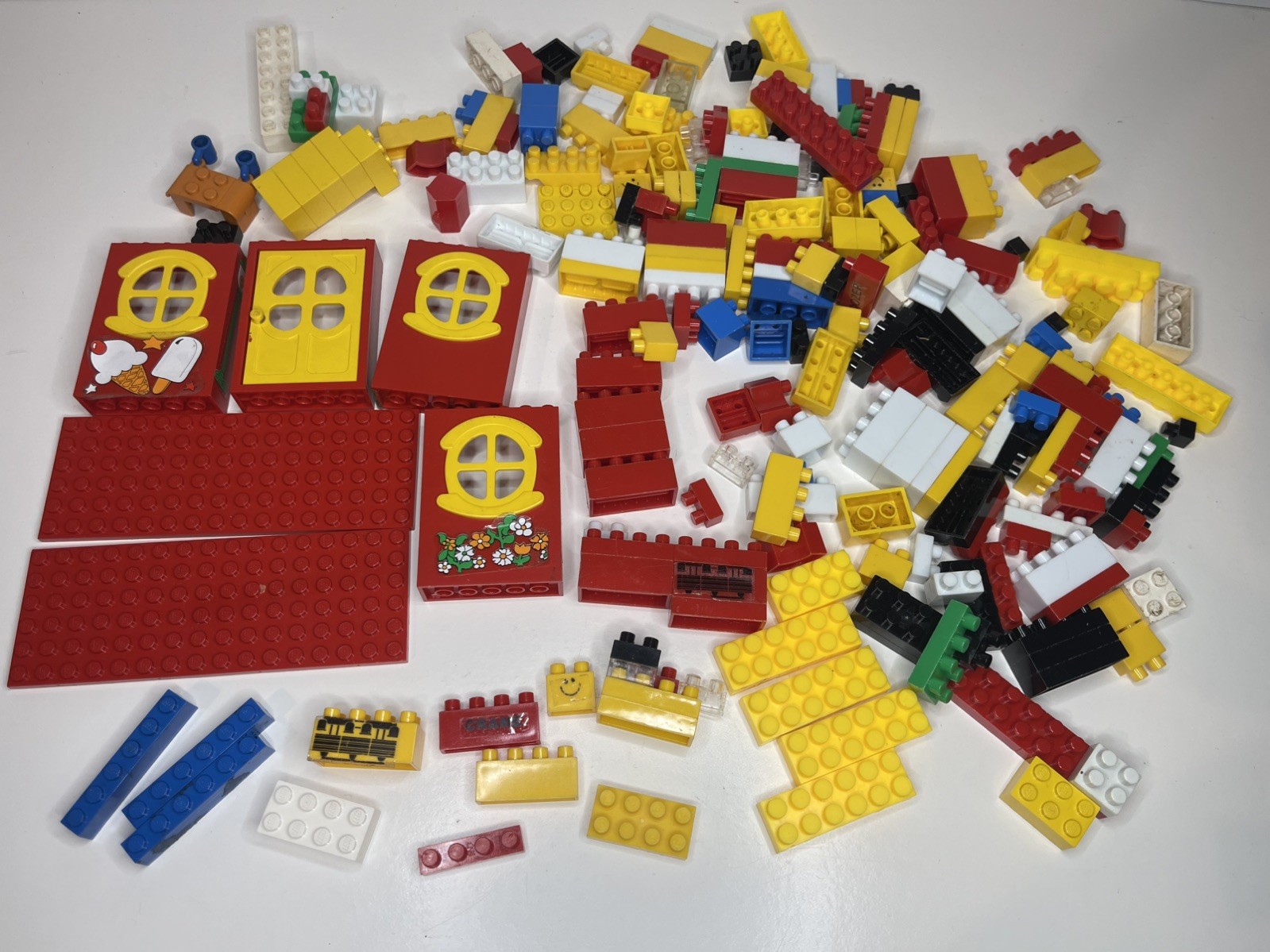 Vintage LEGO FABULAND Lot of bricks, windows and door Vintage LEGO FABULAND Lot of bricks, windows and door