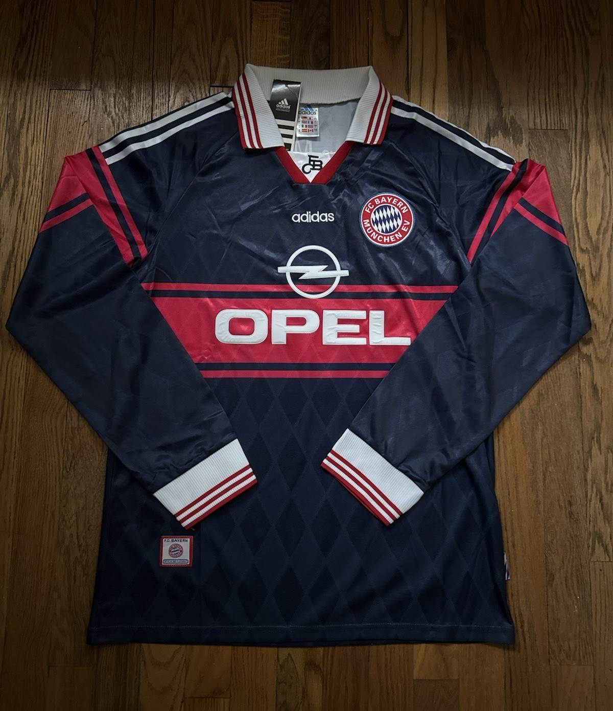 Bayern München long sleeve retro jersey, Size L. Season 1997/98. New with tags