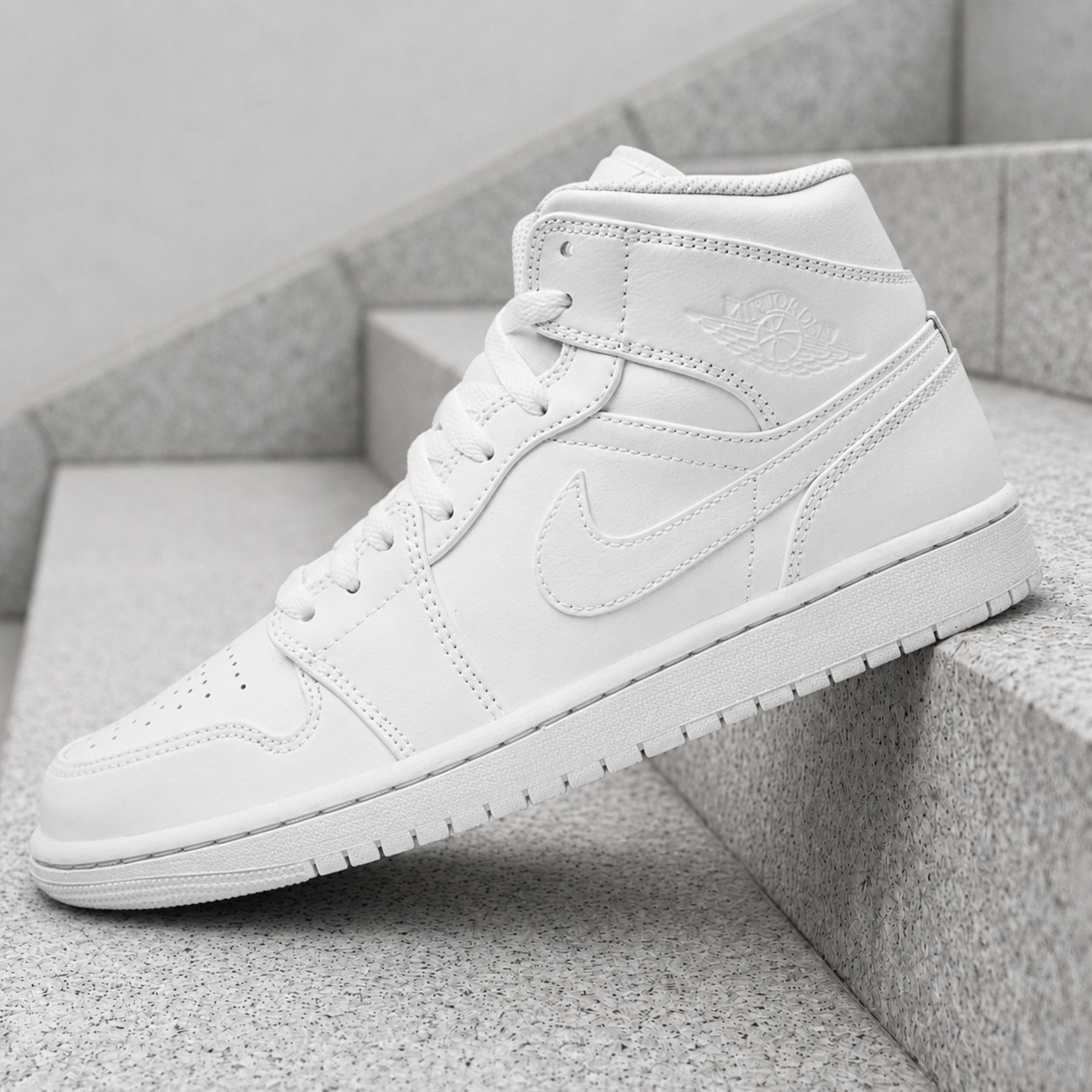 Nike Air Jordan 1 Mid Triple White 554724-136 Men's New Nike Air Jordan 1 Mid Triple White 554724-136 Men's New