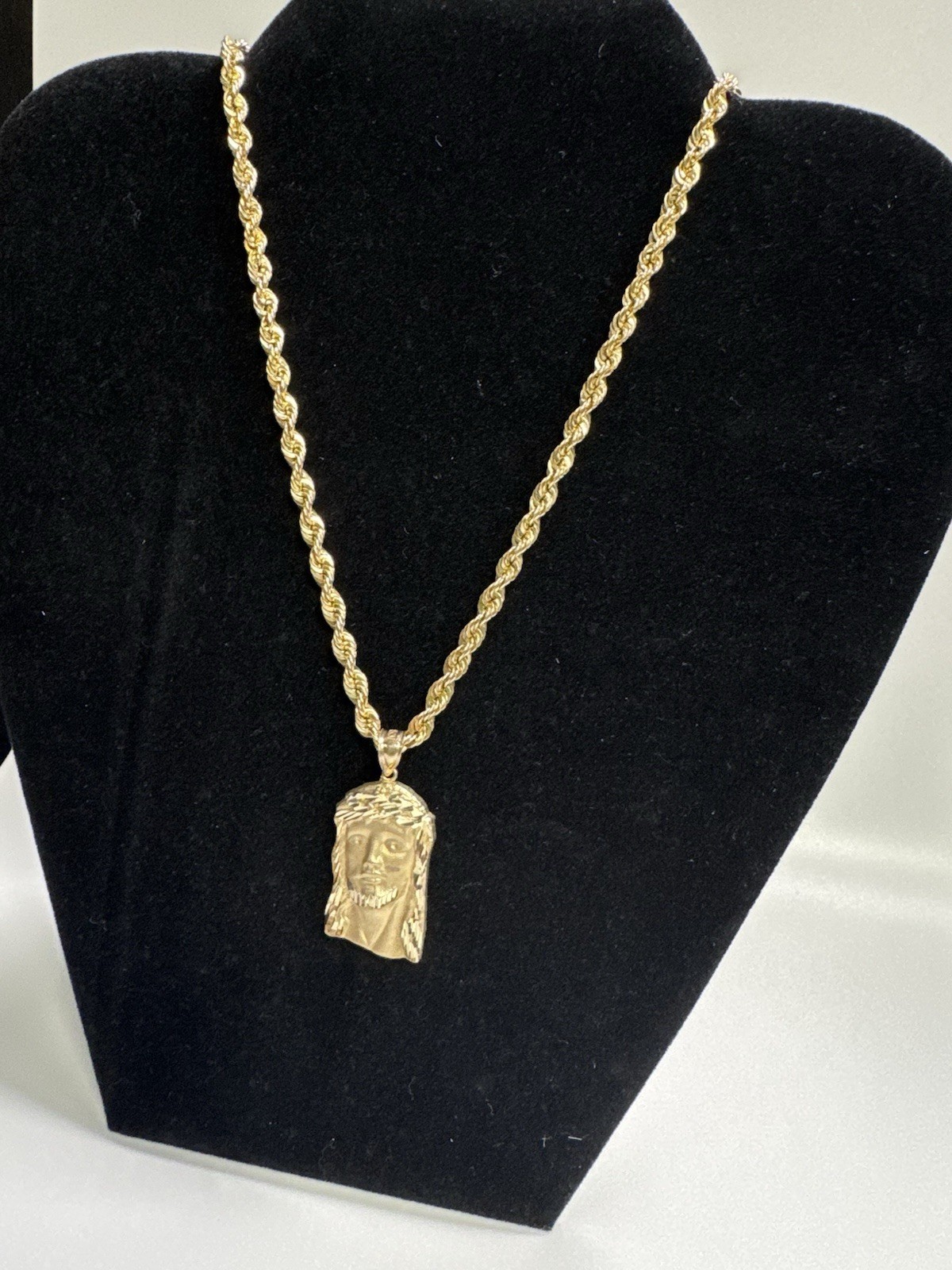 10K Gold Rope Chain Necklace with Pendant 8 Grams
