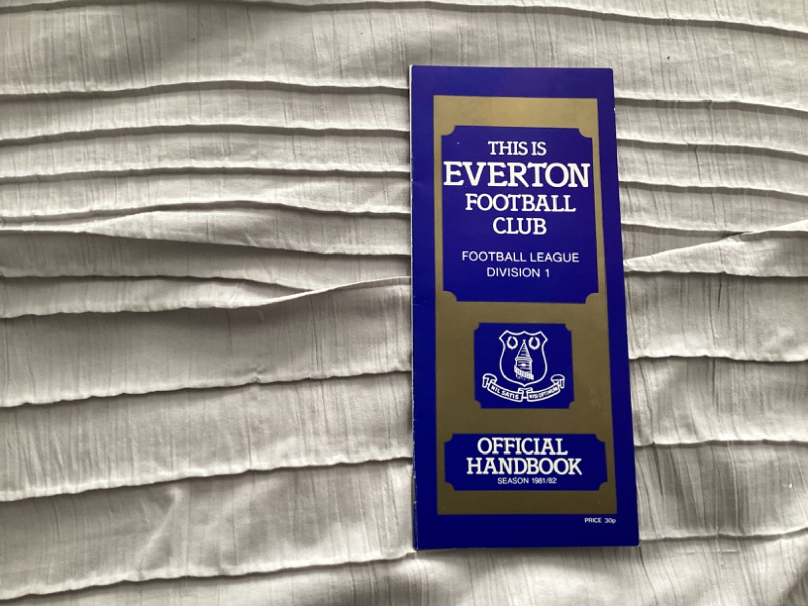 RARE 1981-82 EVERTON FC OFFICIAL HANDBOOK