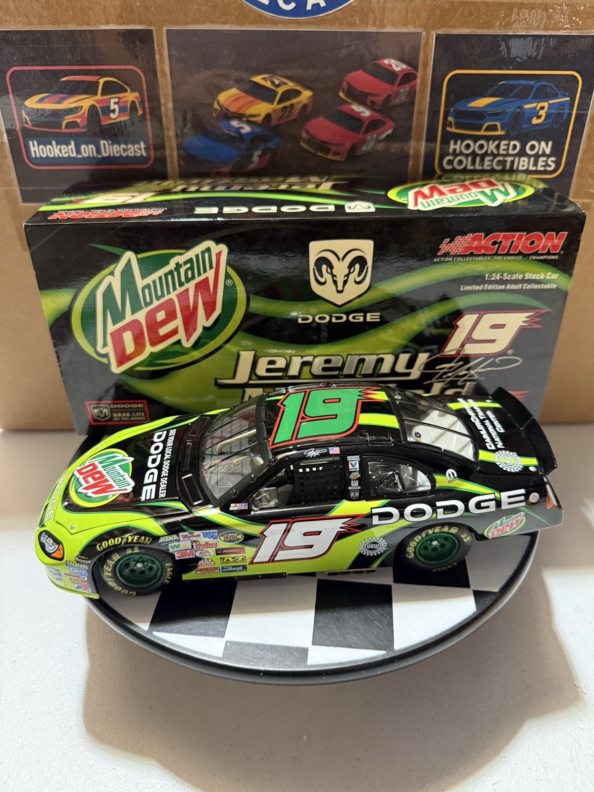 Jeremy Mayfield #19 Dodge Dealers Mountain Dew 2004 1/24 Nascar Diecast