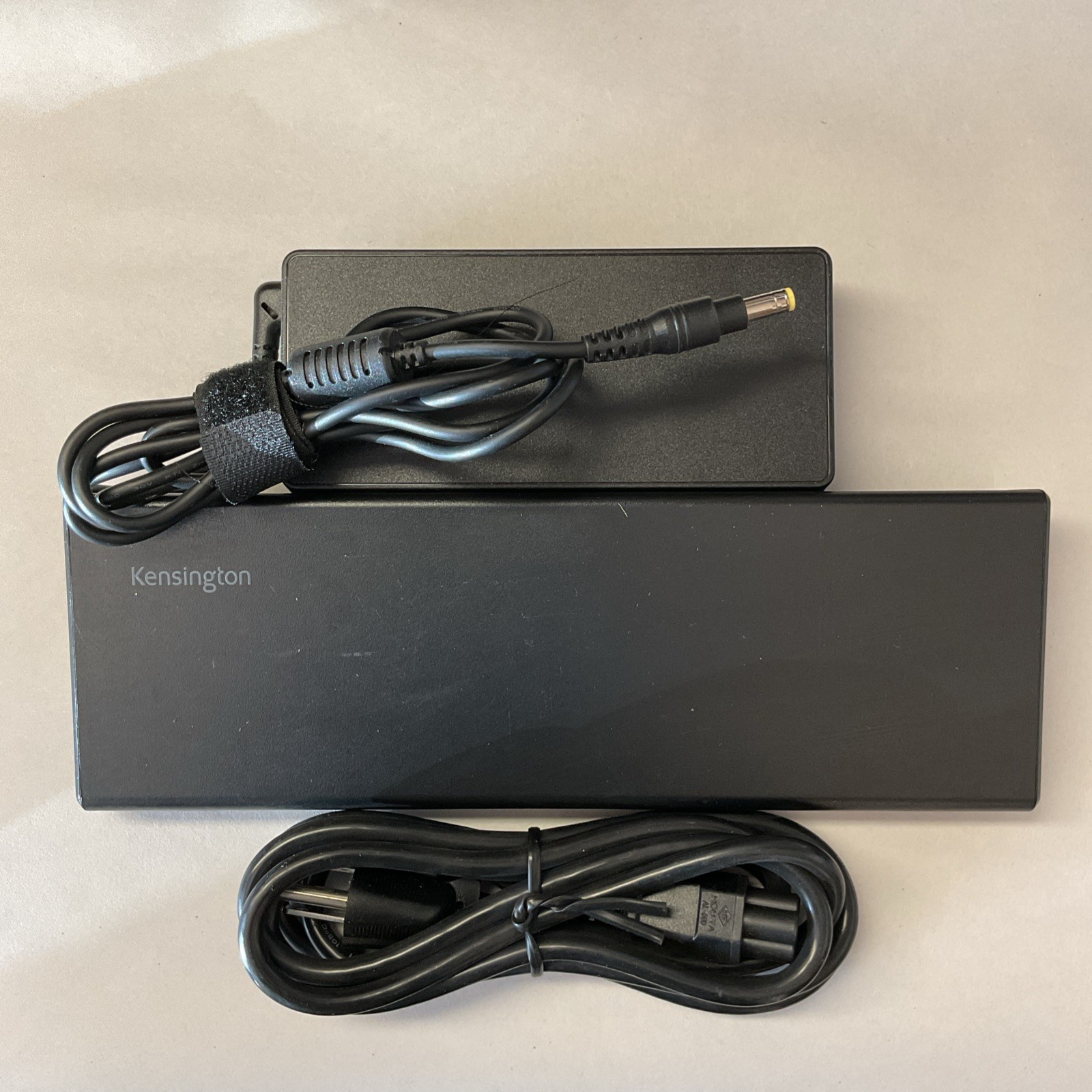 LOT OF 20 OEM KENSINGTON SD4750P USB-C Dual 4K Docking Station 135W AC ADAPTERS LOT OF 20 OEM KENSINGTON SD4750P USB-C Dual 4K Docking Station 135W AC ADAPTERS