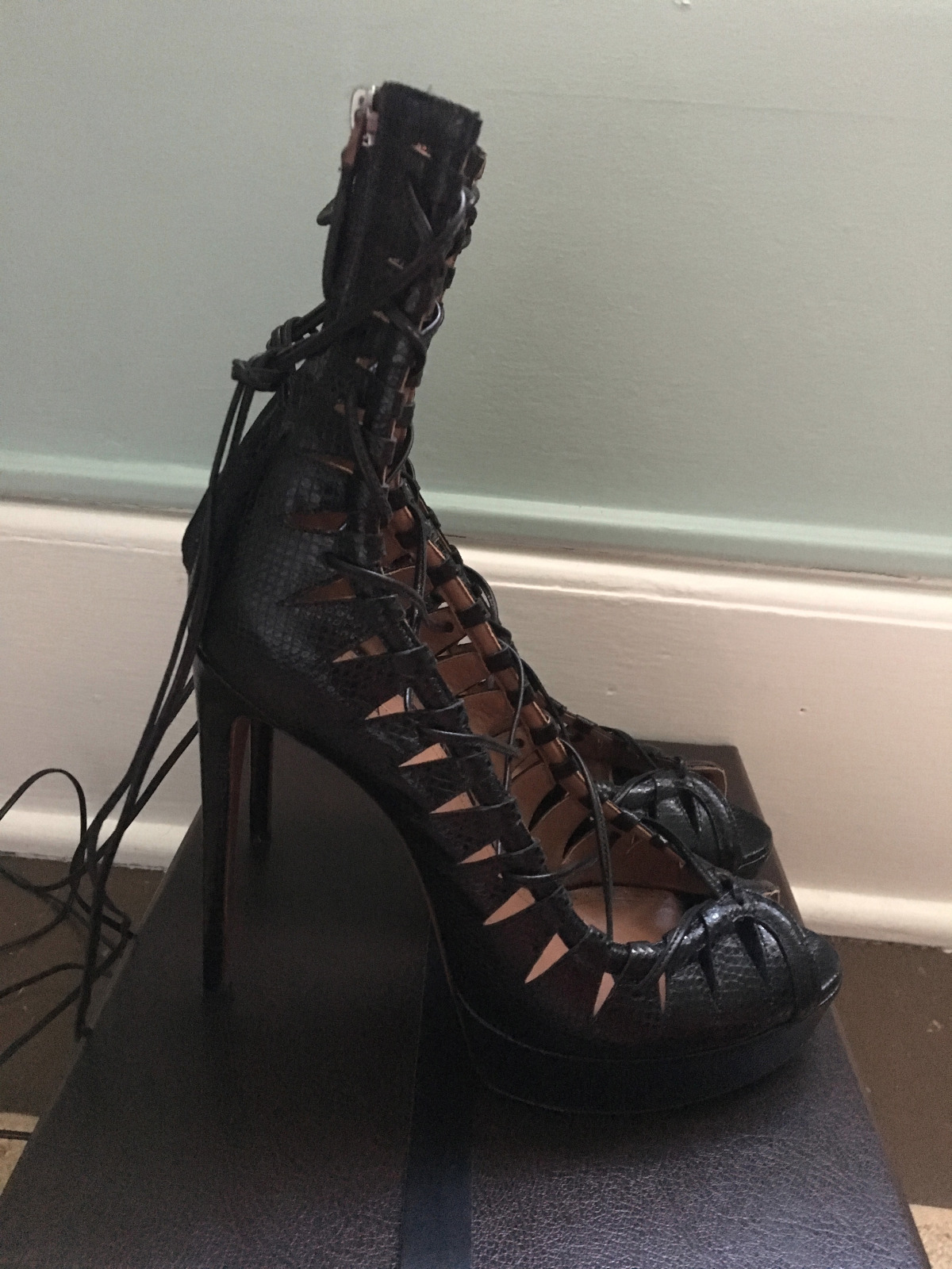 Alaia Chaussure Karung Noir Lace Up Heels 38.5 $2,450
