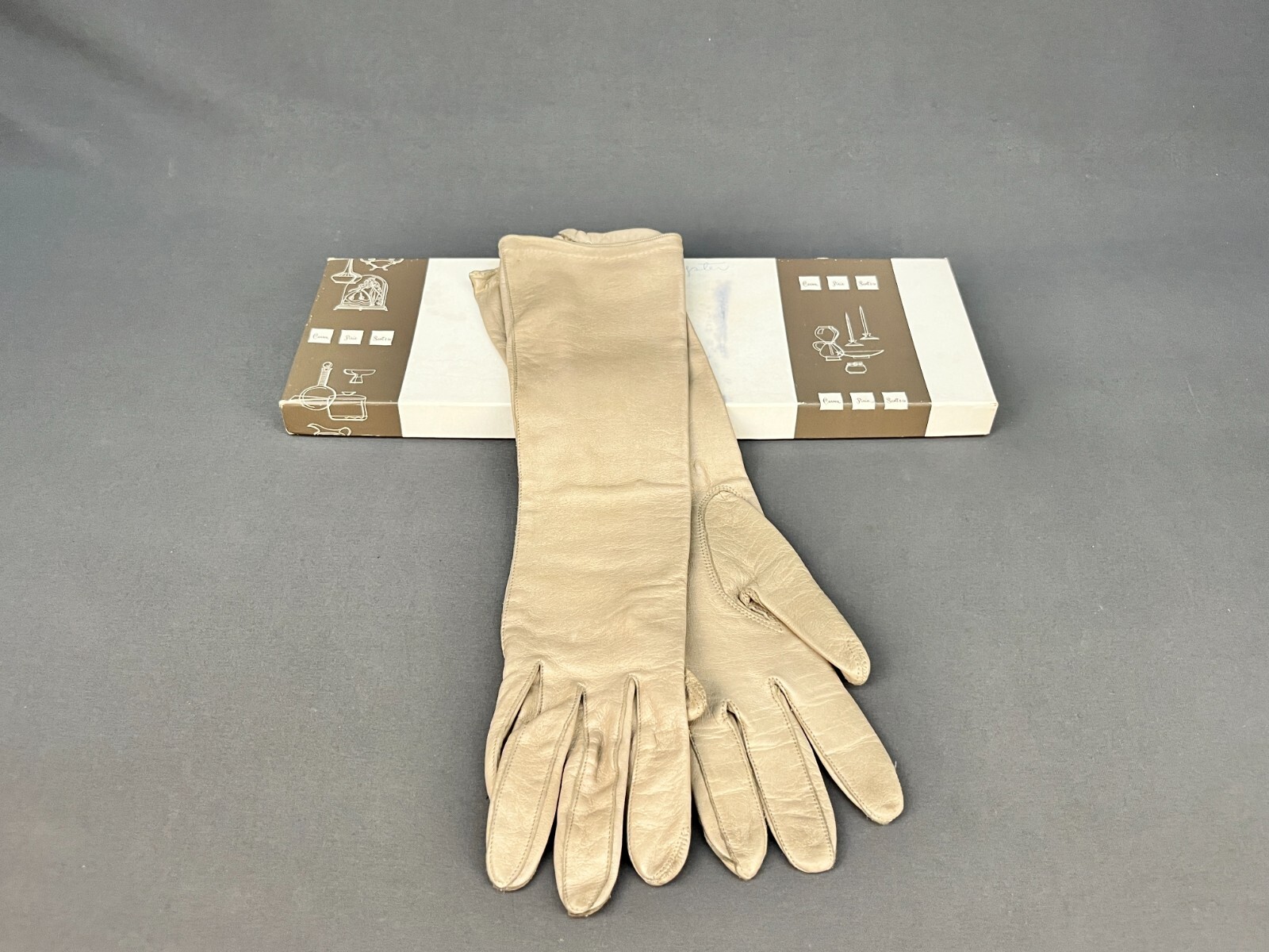 Vintage New Caresskin by Superb Taupe / Beige Leather Gloves Size 7 in Box (333)