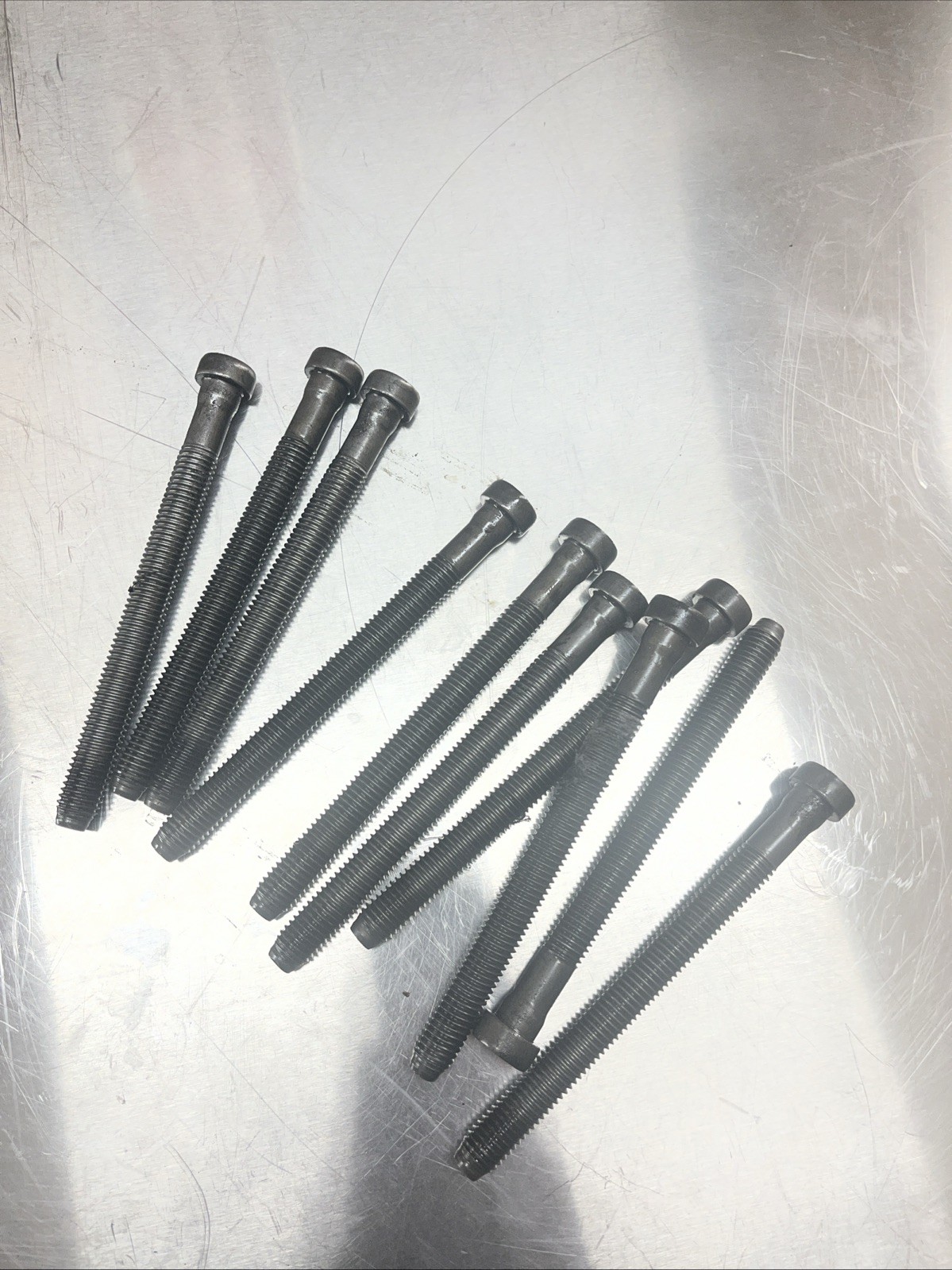 Cylinder Head Bolt Kit For 12-14 Volkswagen Passat  2.0 tdi no washers